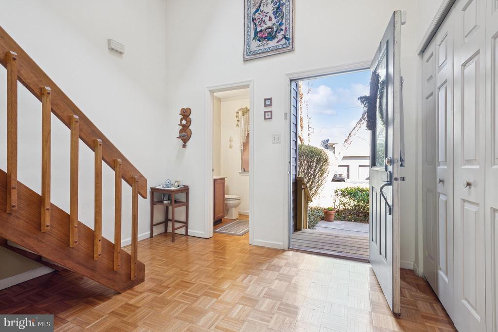 27 E Chicopee Dr