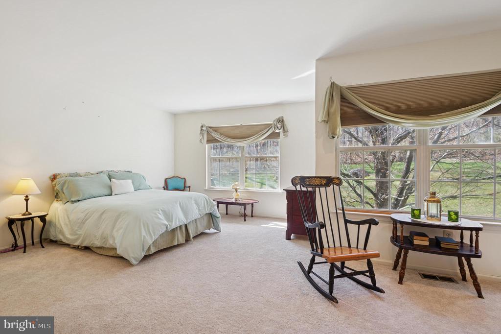 27 E Chicopee Dr