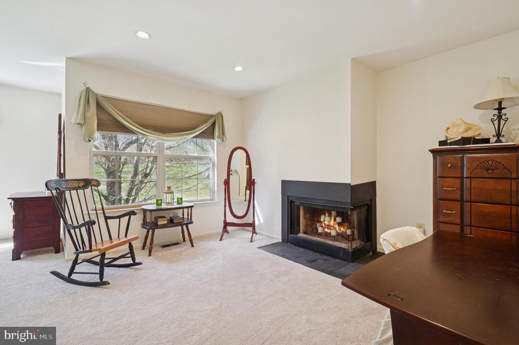 27 E Chicopee Dr