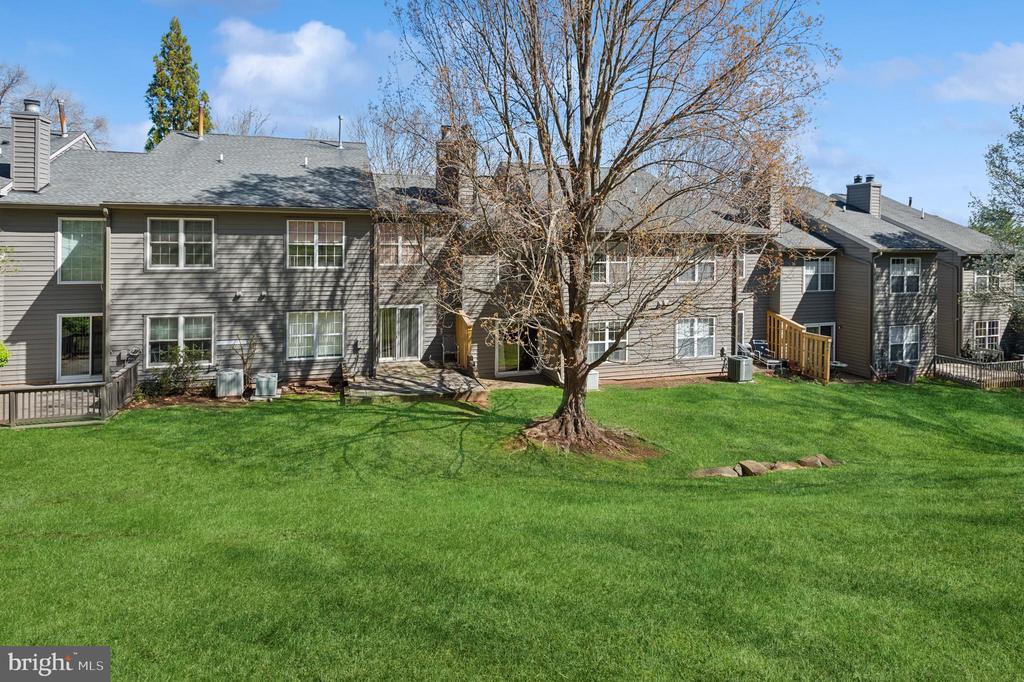 27 E Chicopee Dr