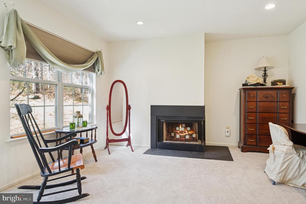 27 E Chicopee Dr