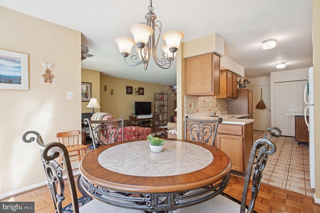 27 E Chicopee Dr