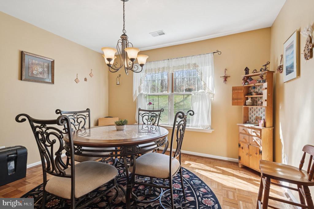 27 E Chicopee Dr