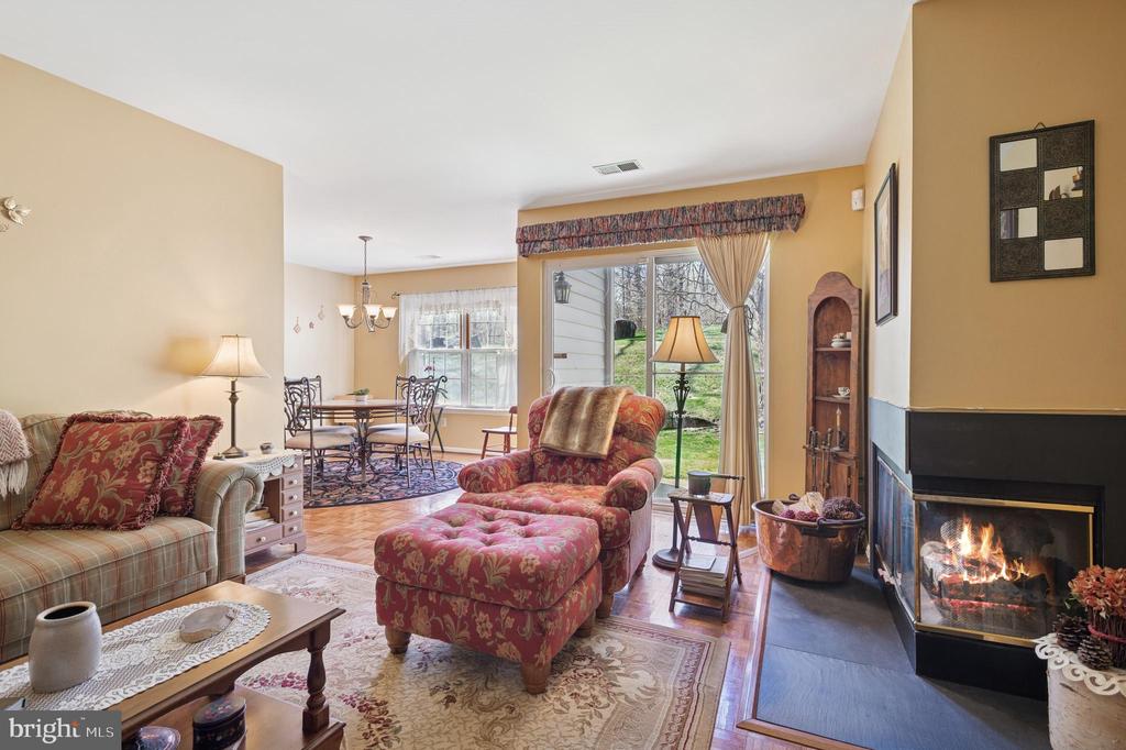 27 E Chicopee Dr