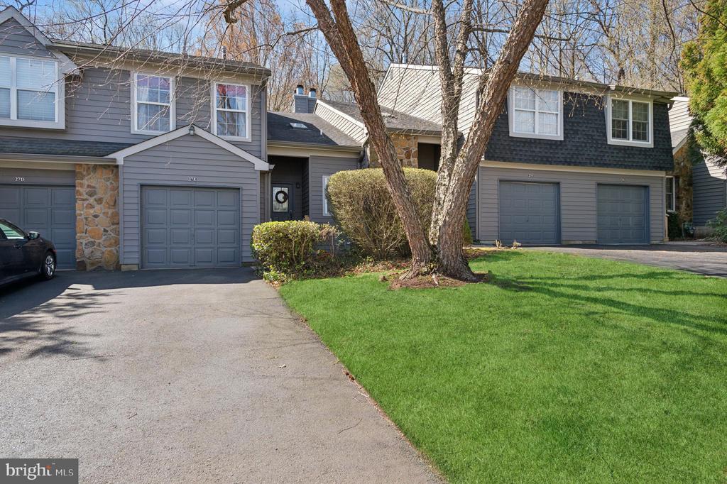 27 E Chicopee Dr