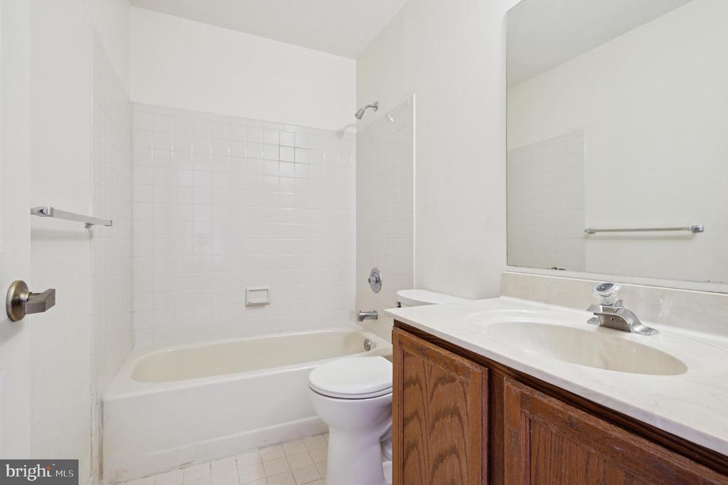 27 E Chicopee Dr