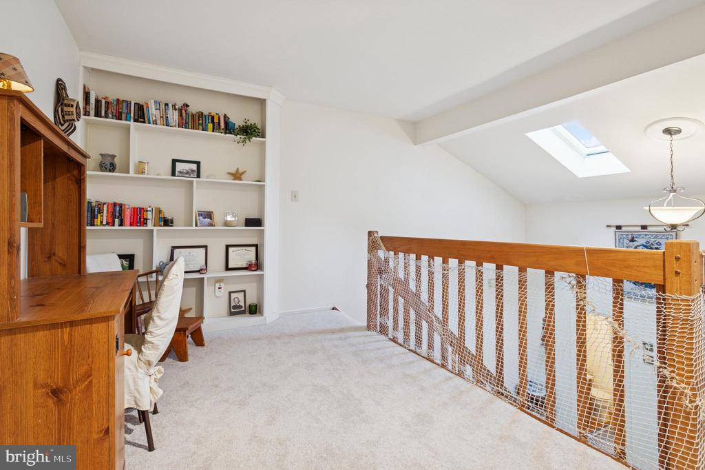 27 E Chicopee Dr