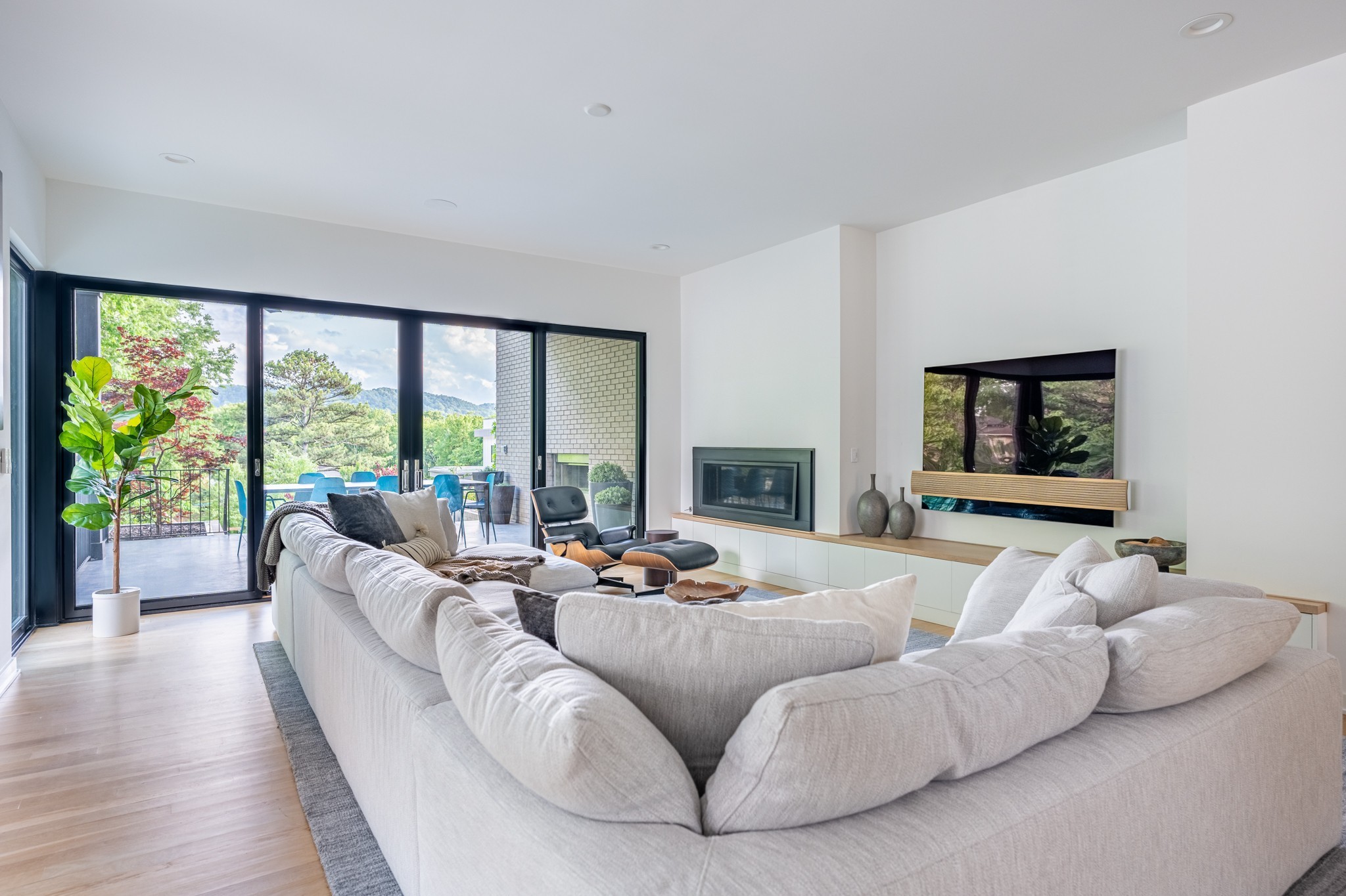 935 Glendale Ln
