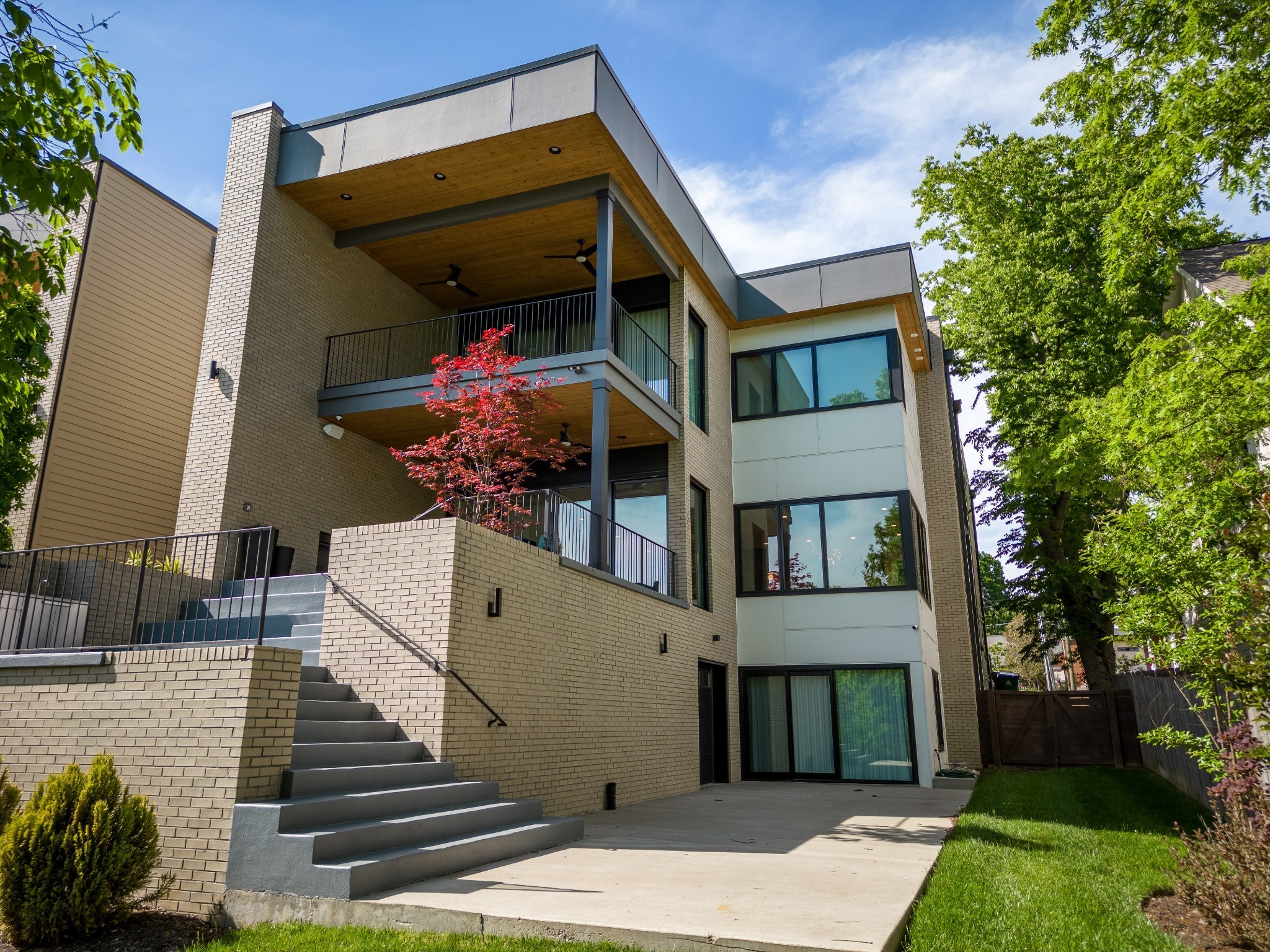 935 Glendale Ln