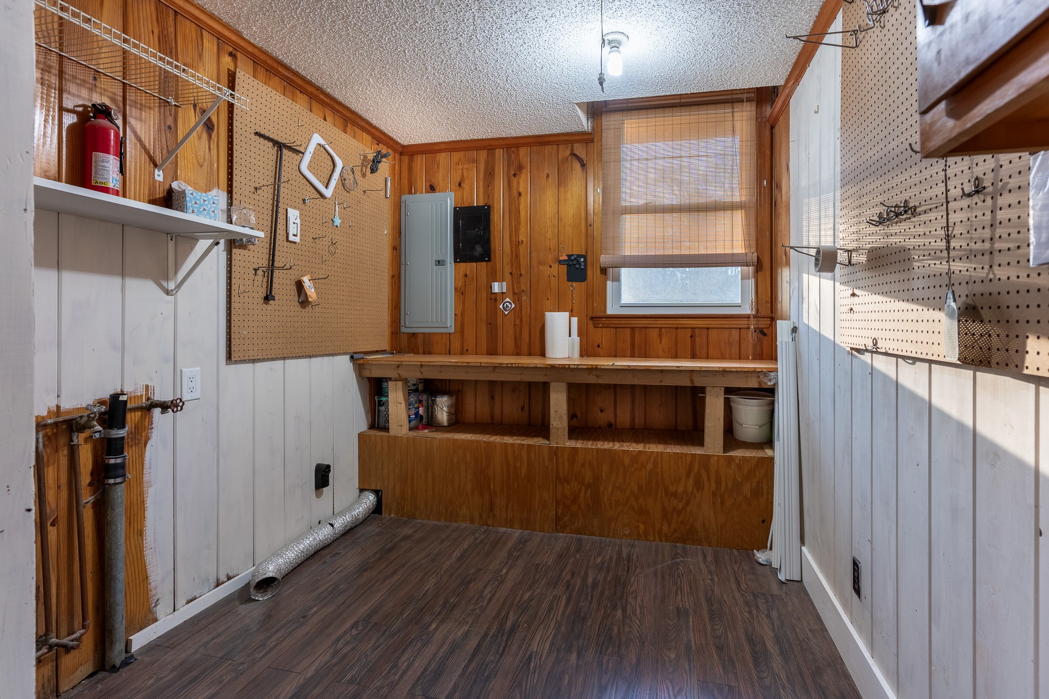 4864 Corning Dr