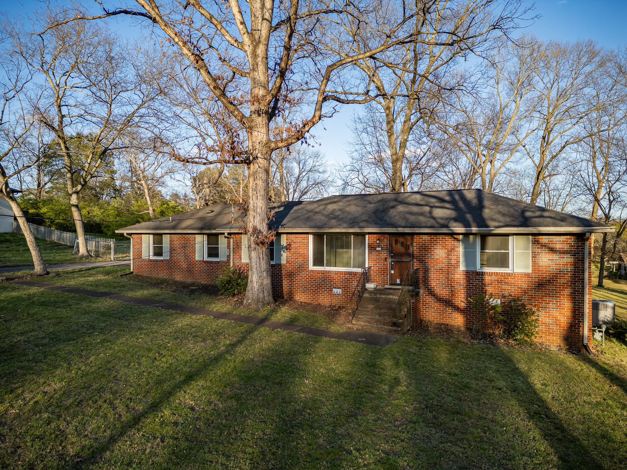 4864 Corning Dr