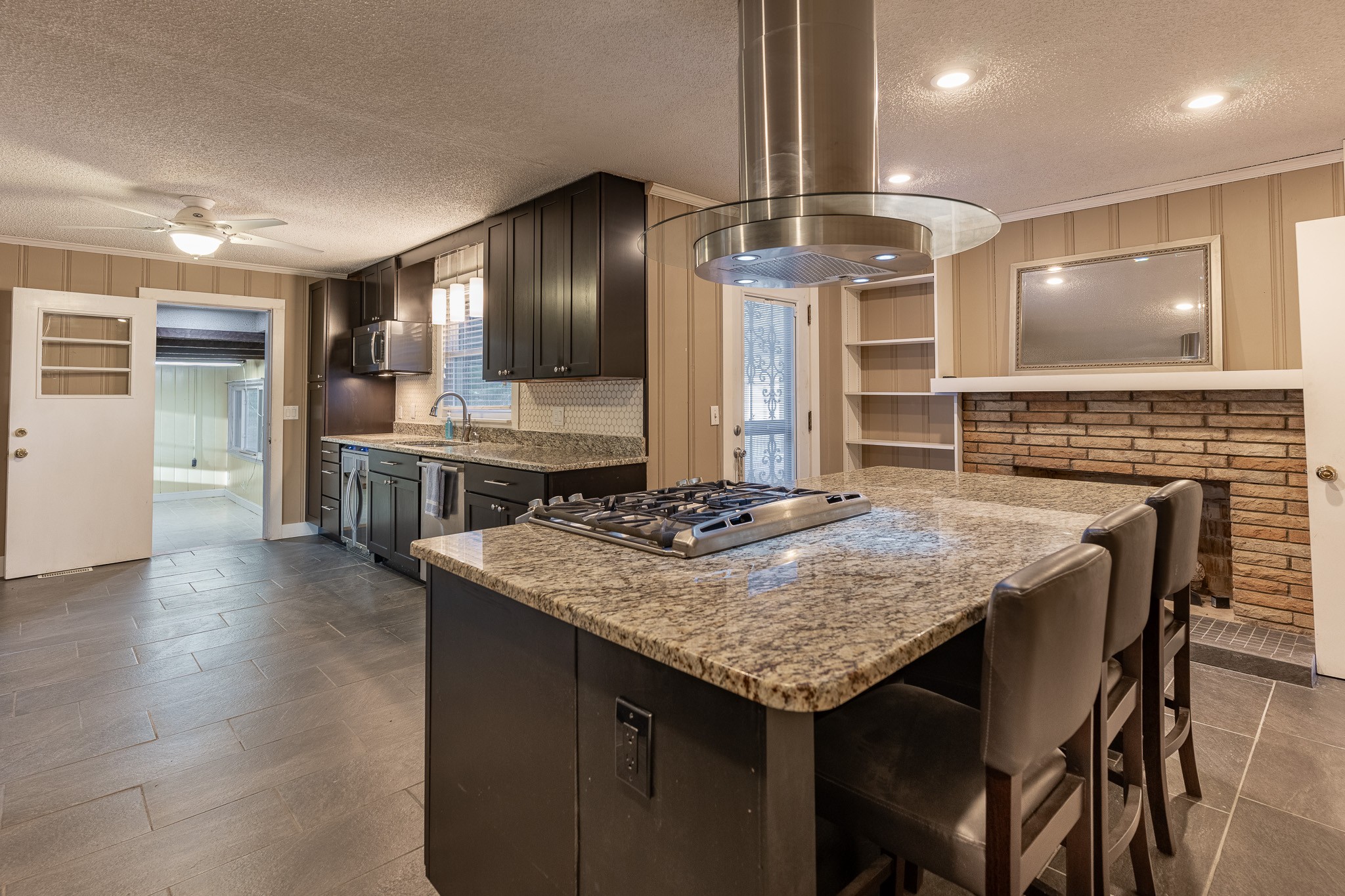 4864 Corning Dr