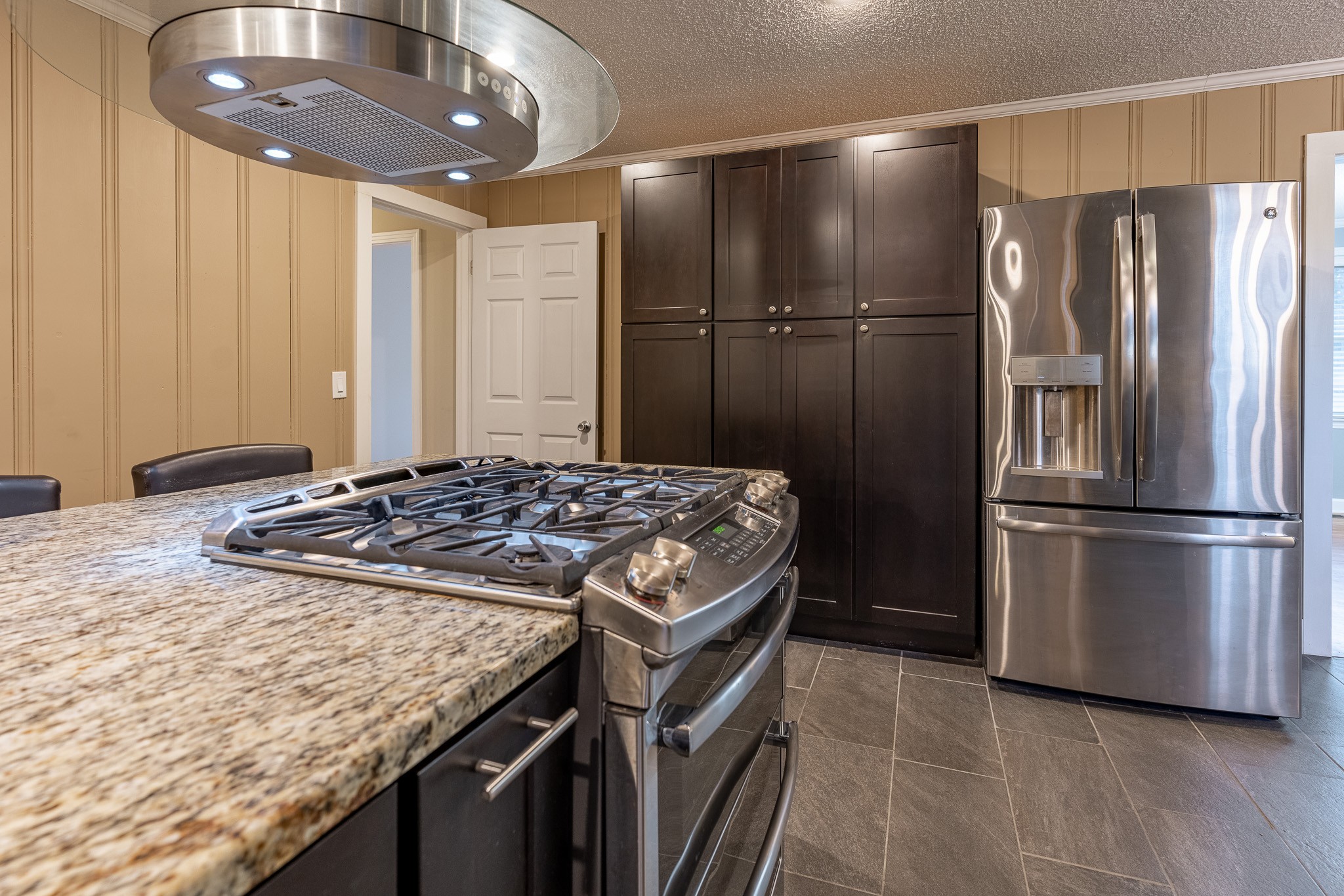 4864 Corning Dr