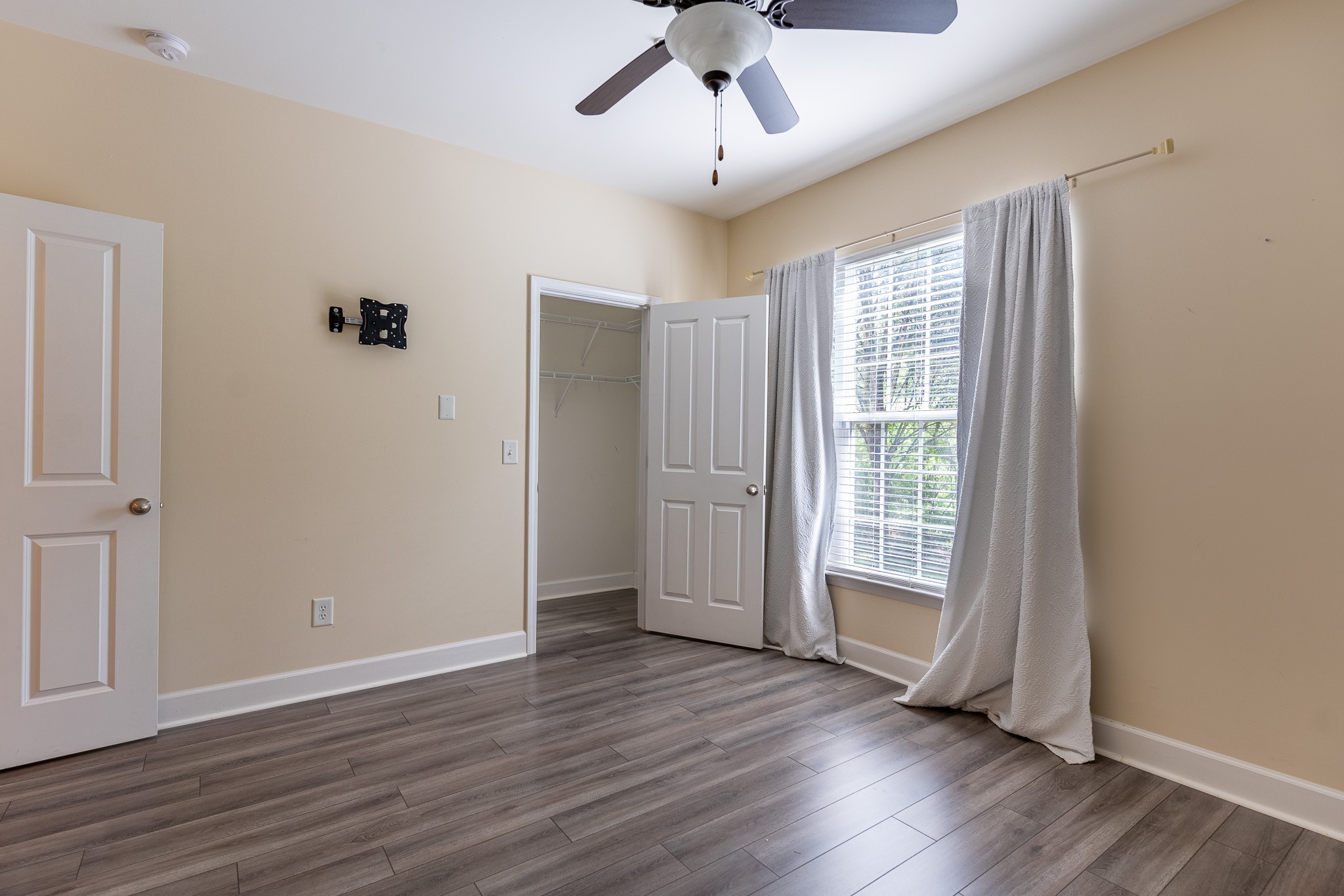 4847 Bevendean Dr Unit: F2