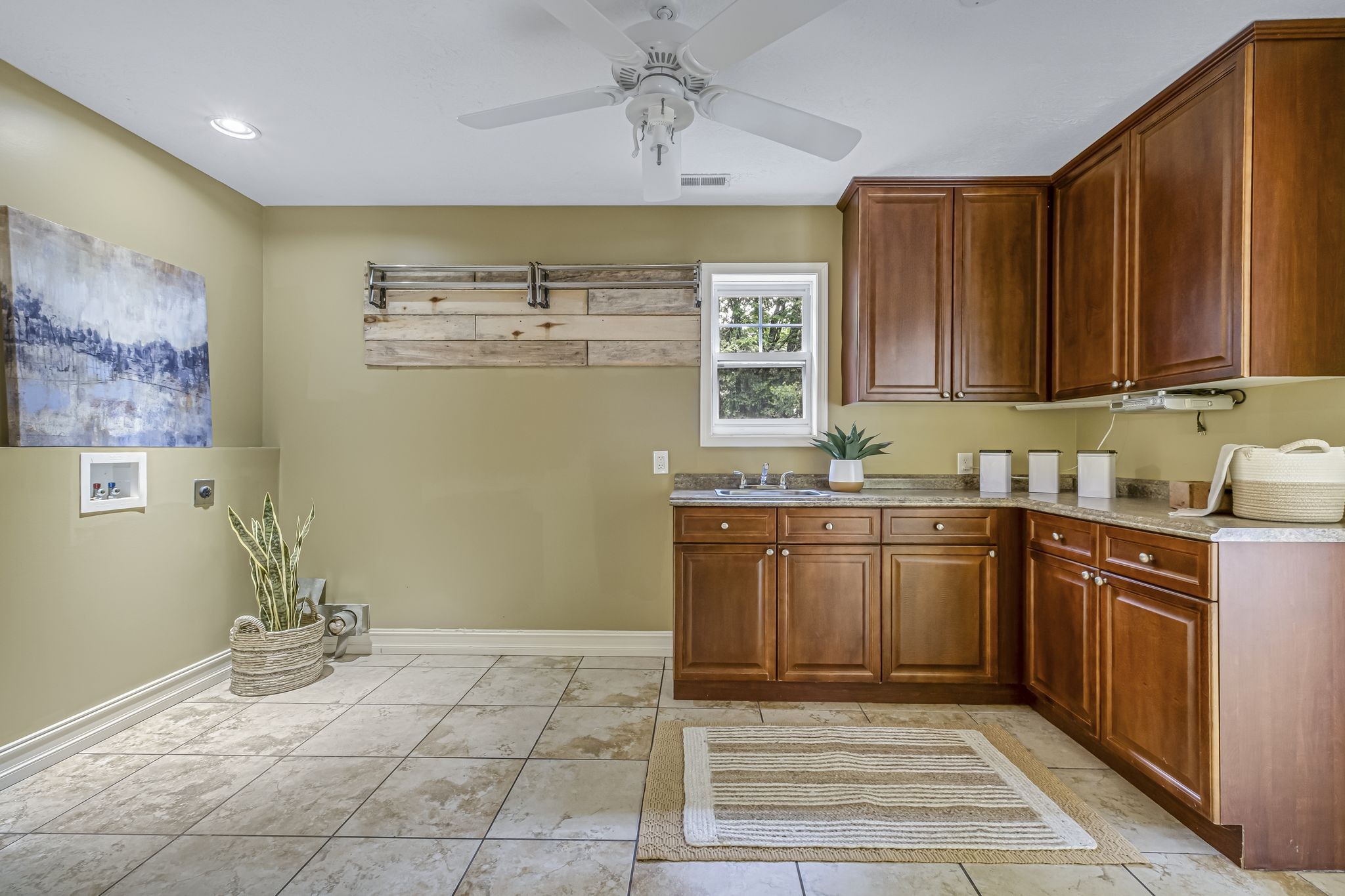 1035 Magic Mountain Ln