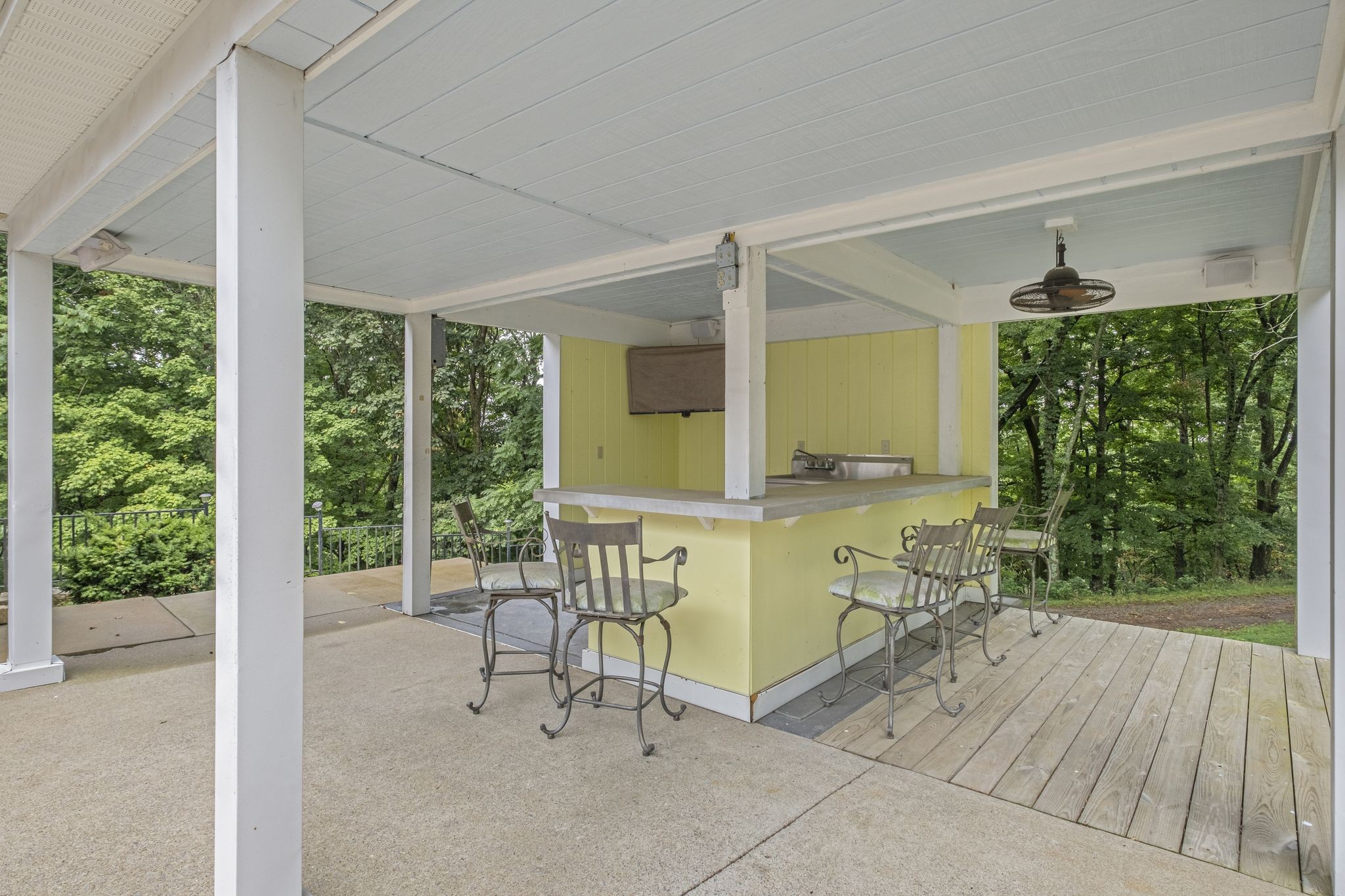 1035 Magic Mountain Ln