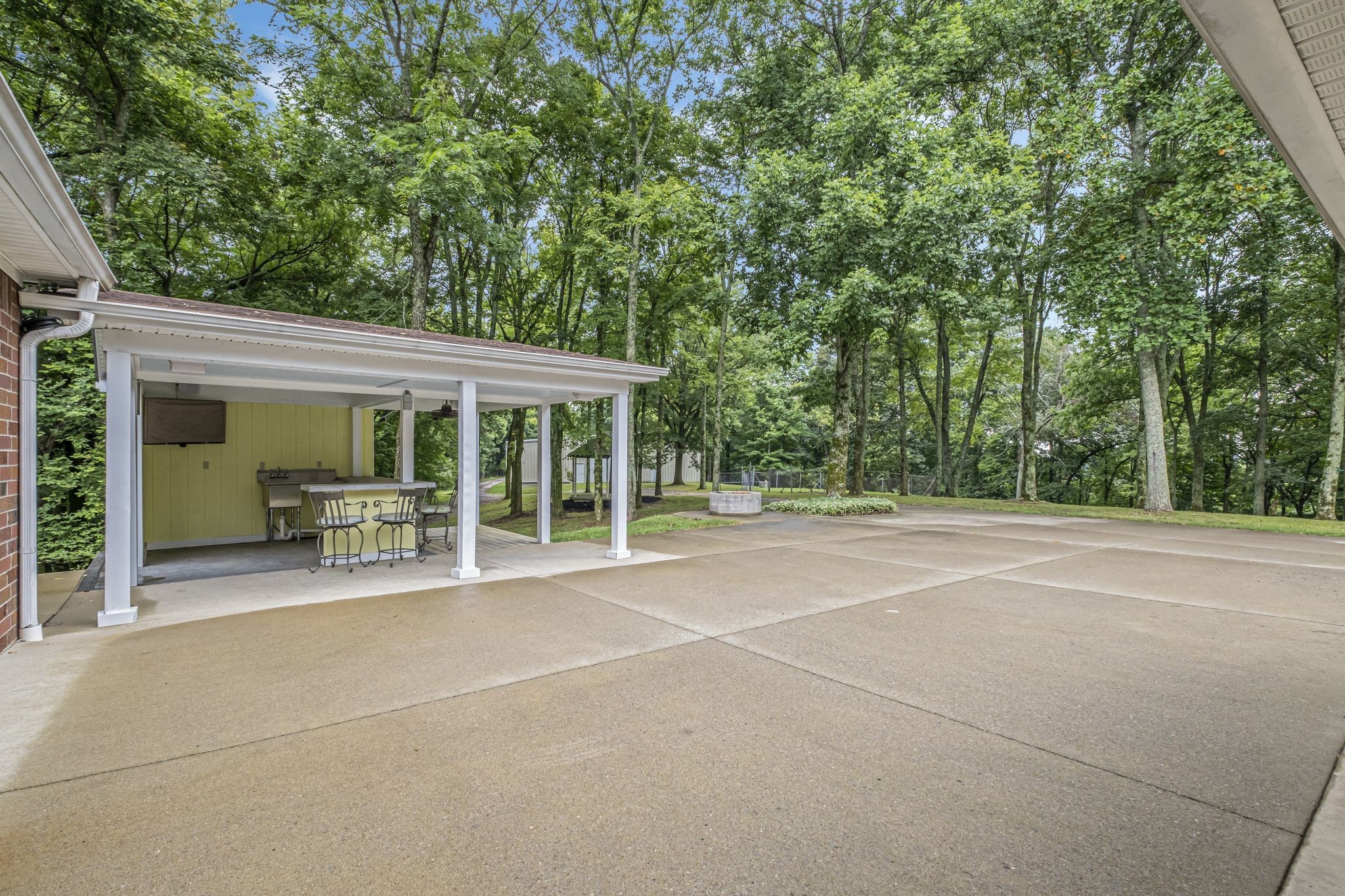 1035 Magic Mountain Ln