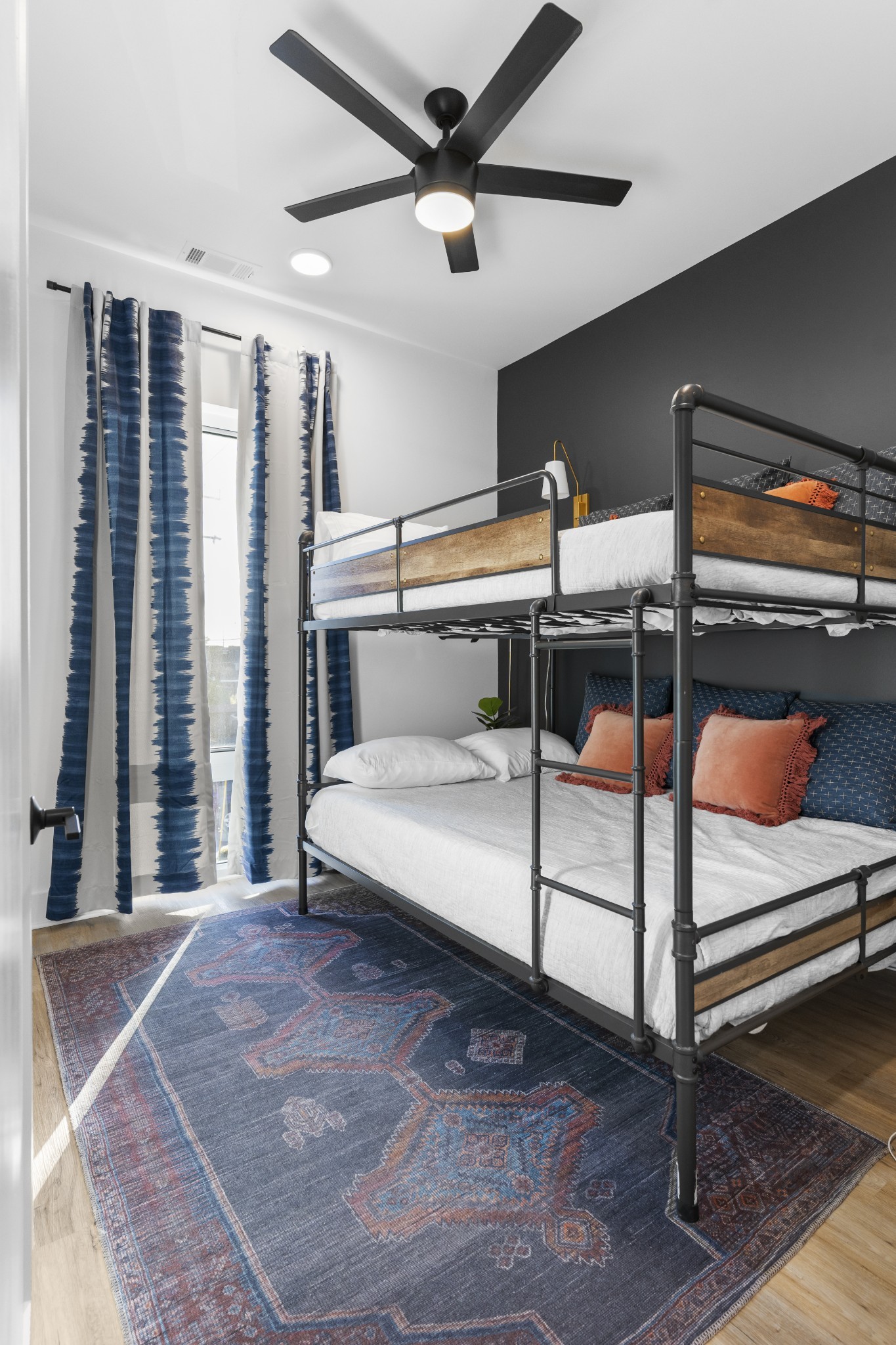 815 Main St Unit: 104