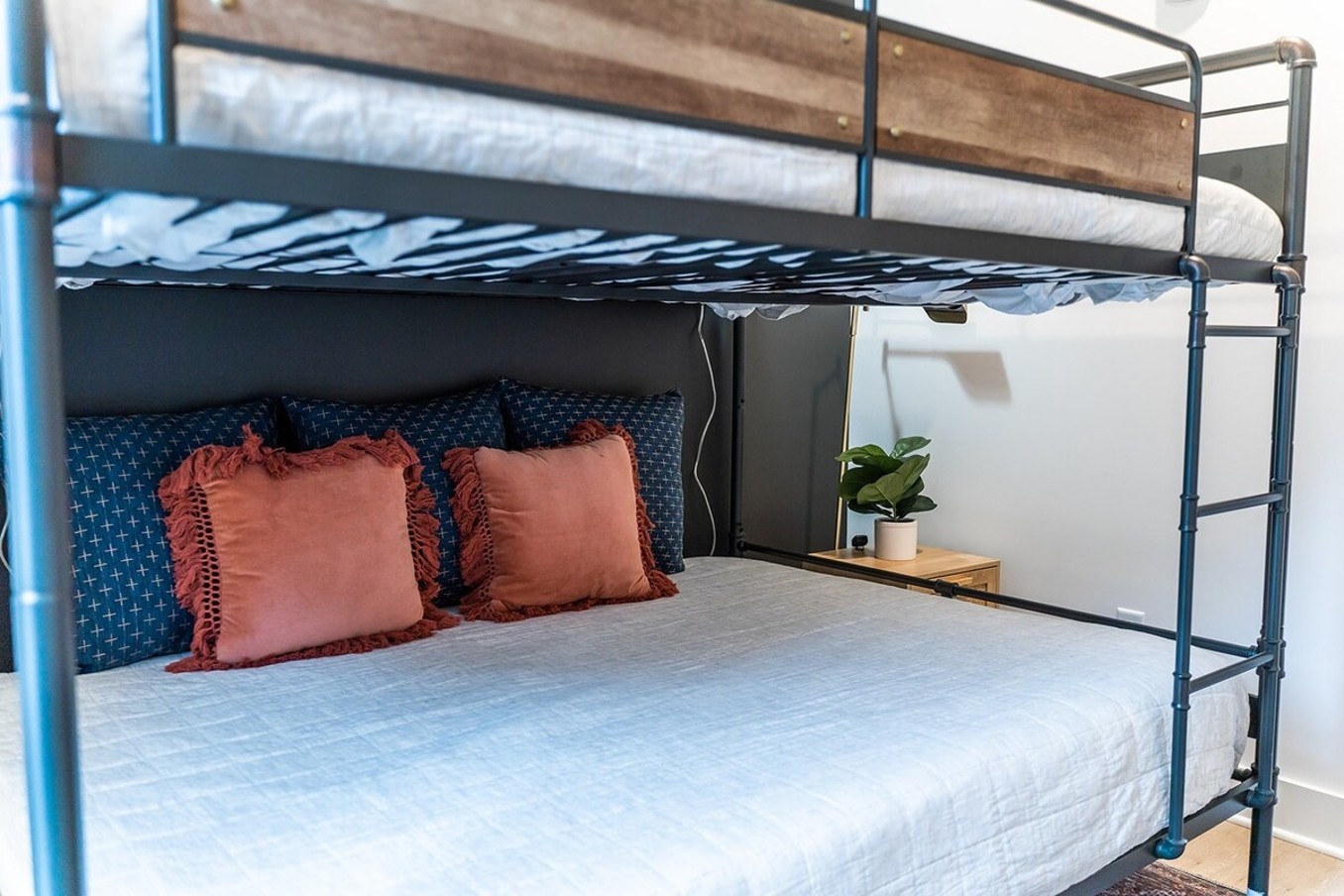815 Main St Unit: 104