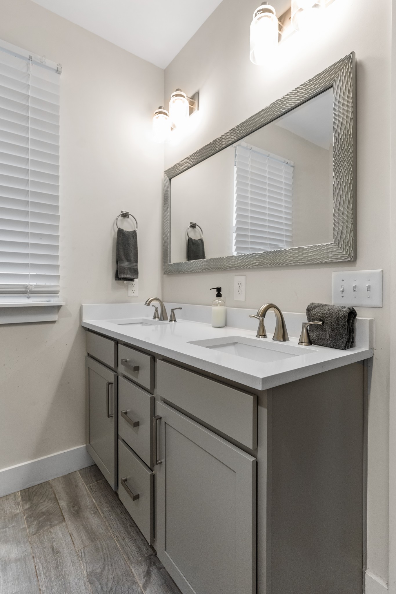 4908 Delaware Ave Unit: D