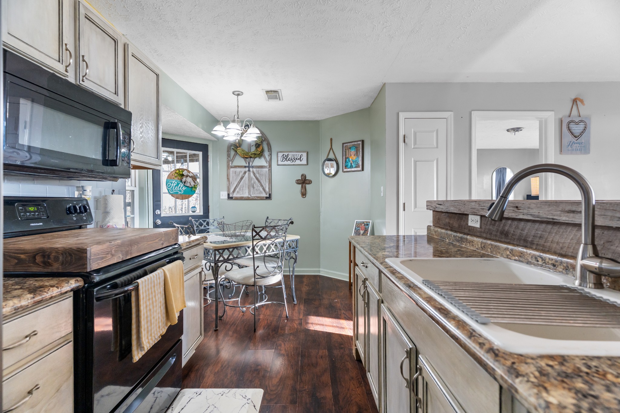 590 Jackson Hollow Rd