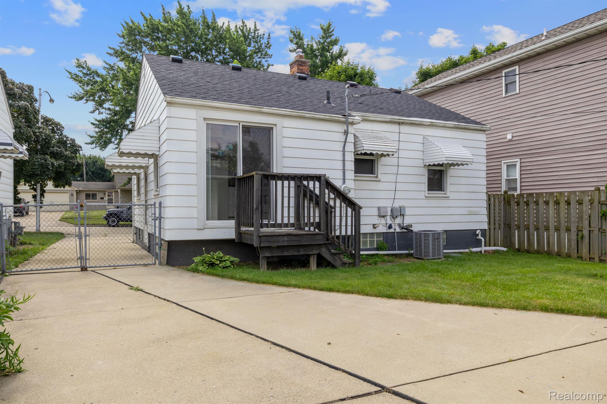3292 CHARLES Street