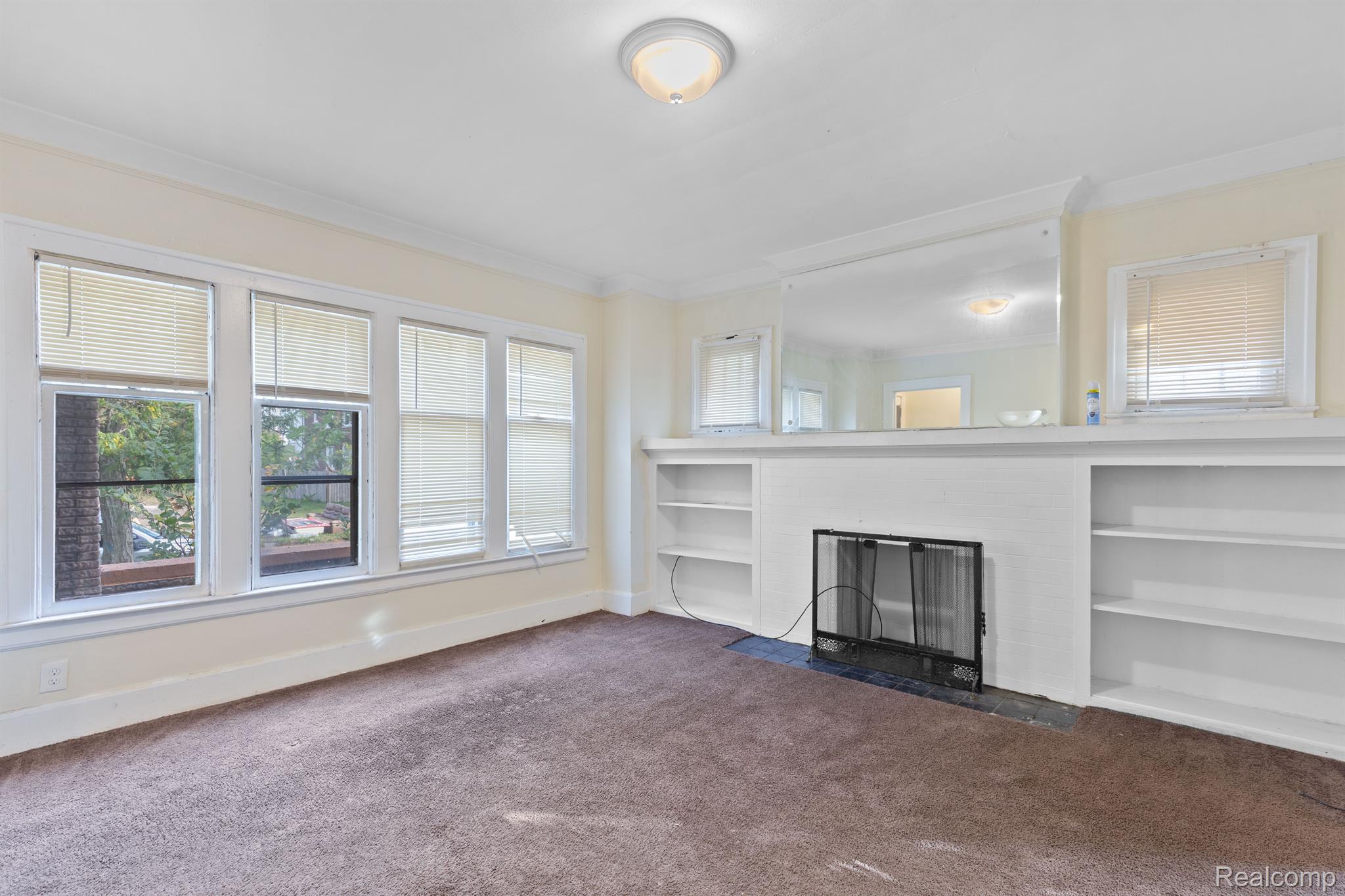 5065 LINSDALE Street