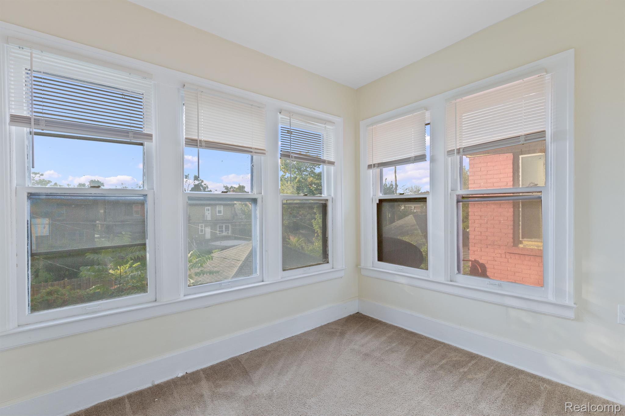 5065 LINSDALE Street