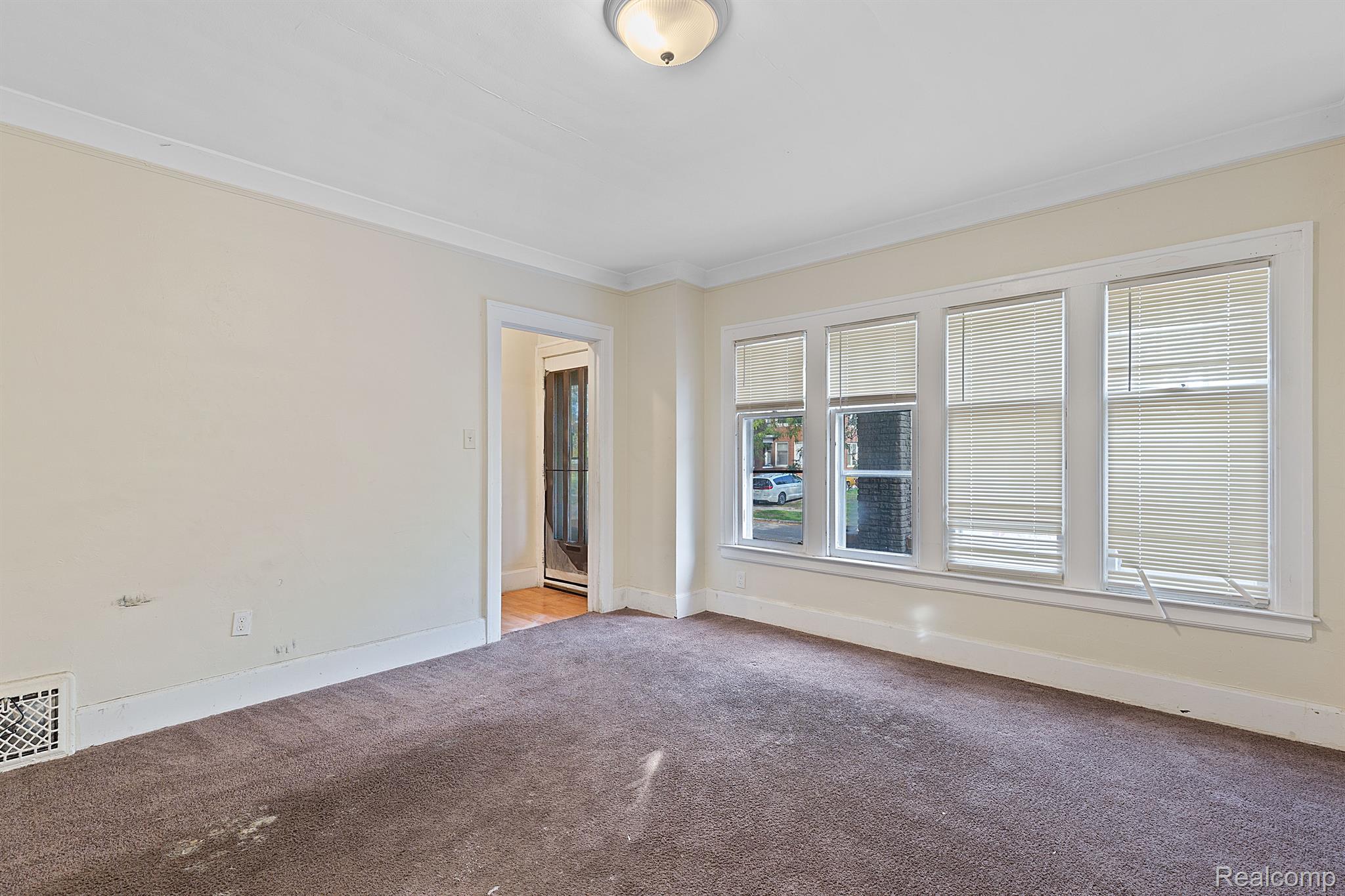5065 LINSDALE Street