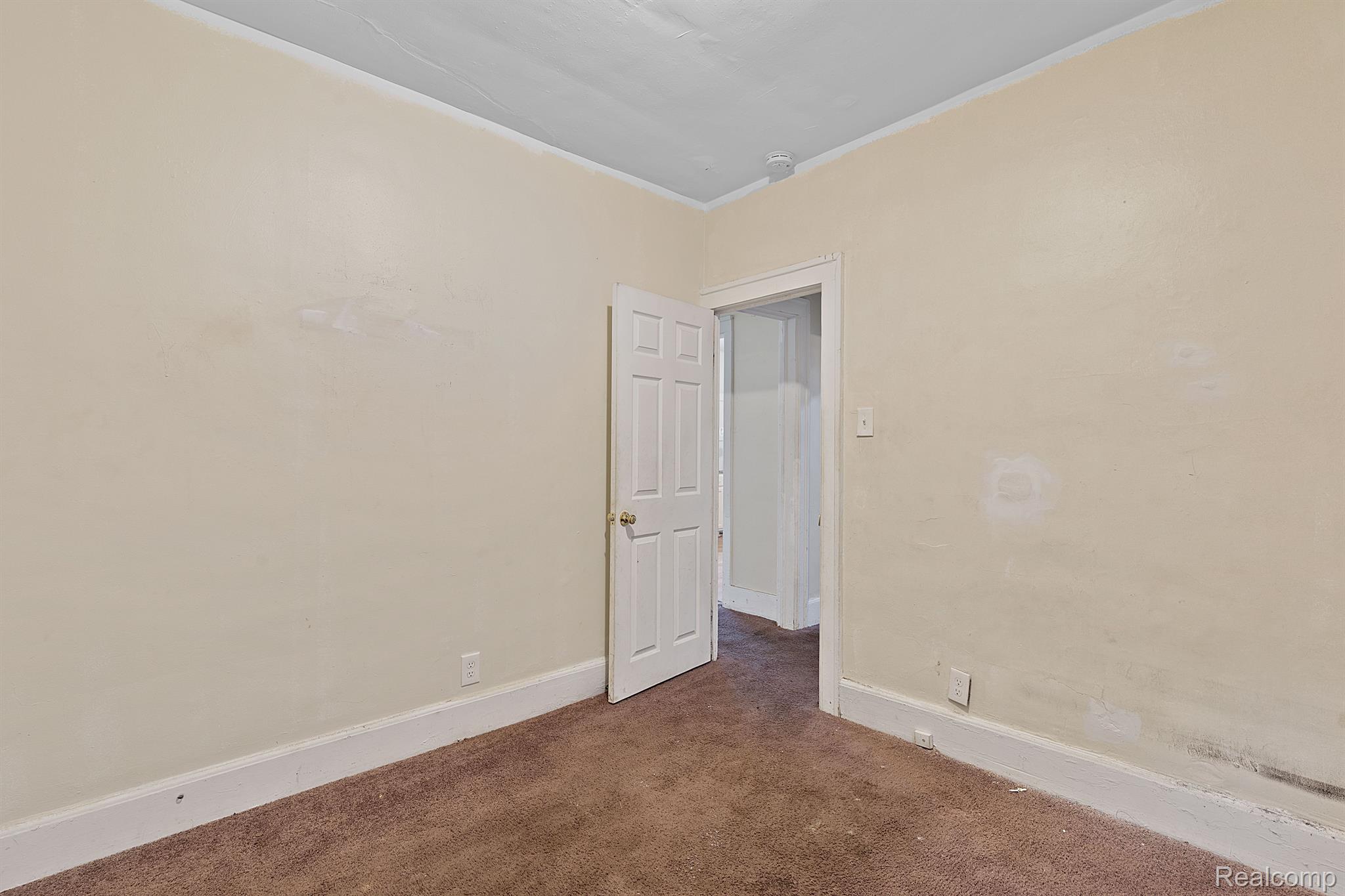 5065 LINSDALE Street