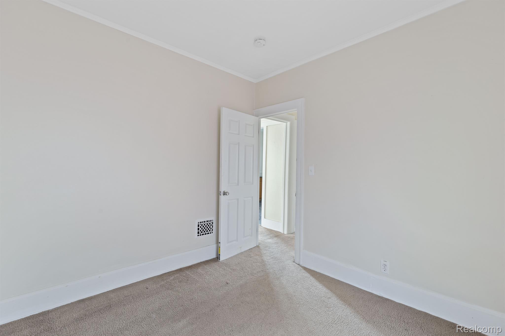 5065 LINSDALE Street