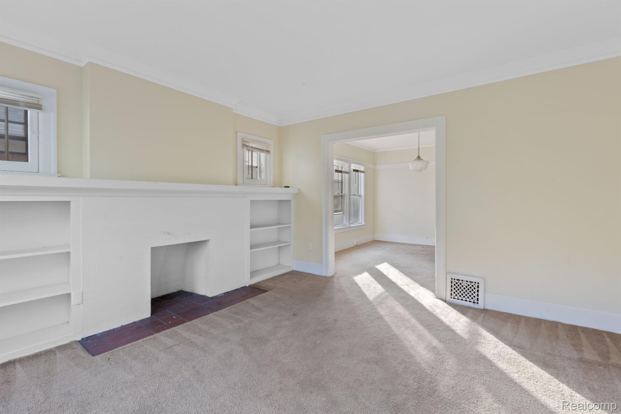5065 LINSDALE Street