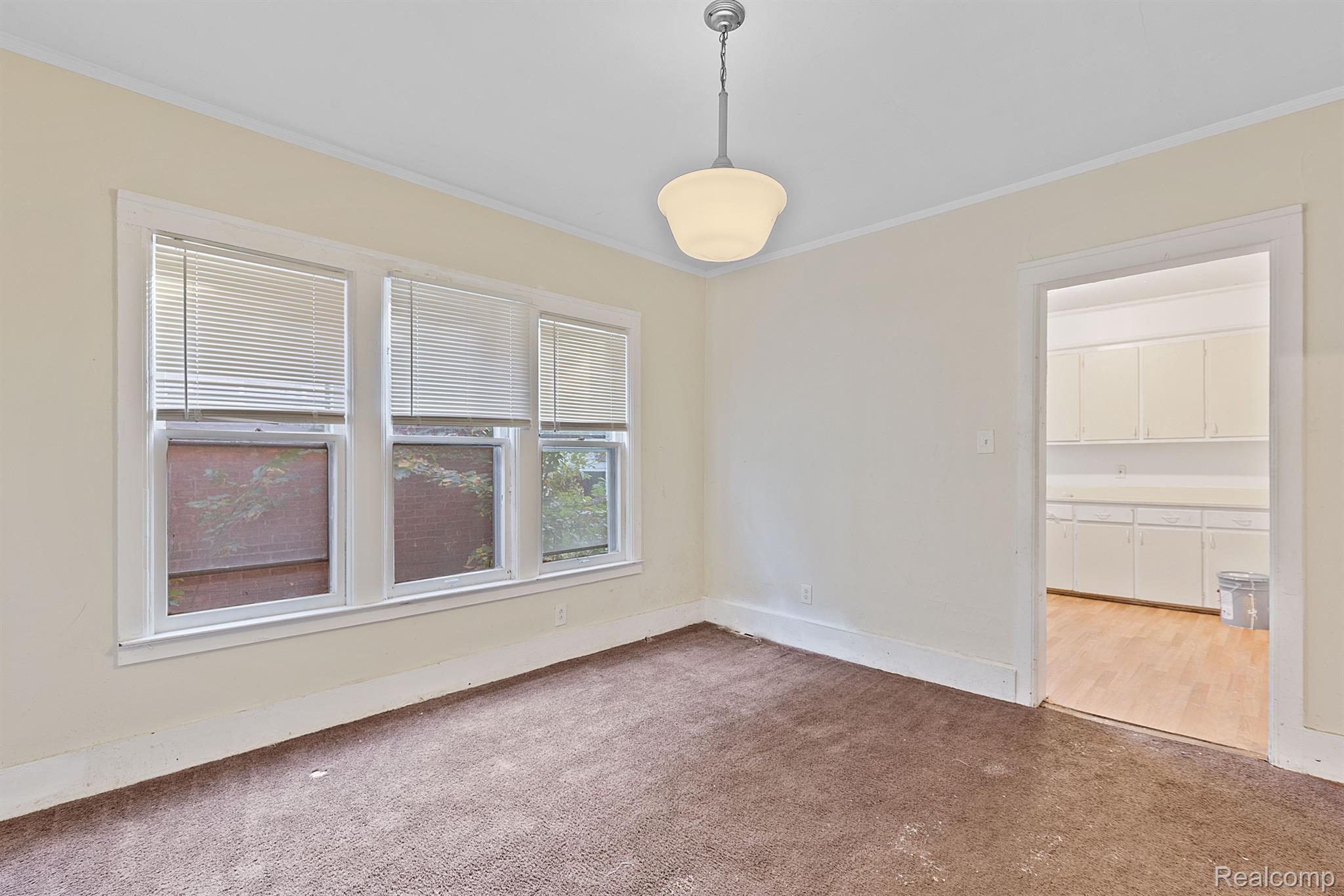 5065 LINSDALE Street