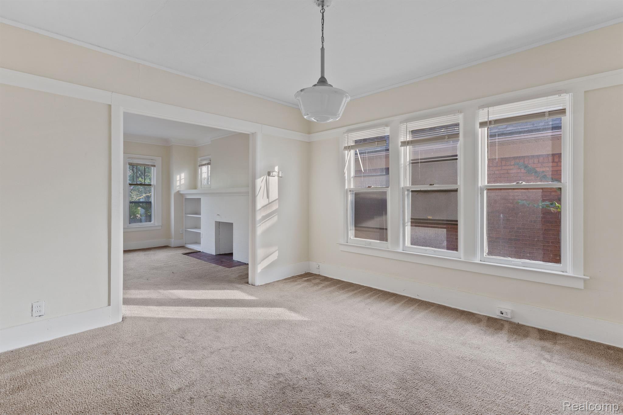 5065 LINSDALE Street