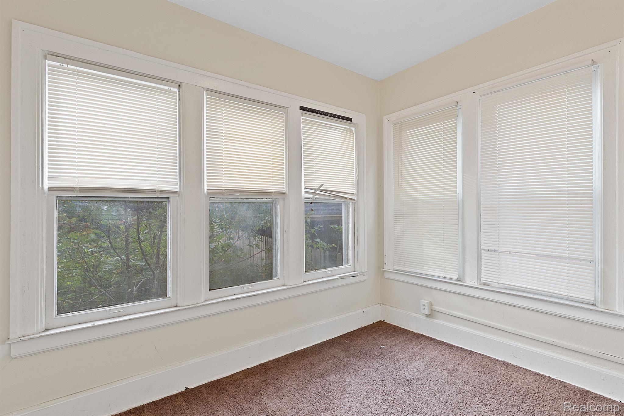 5065 LINSDALE Street