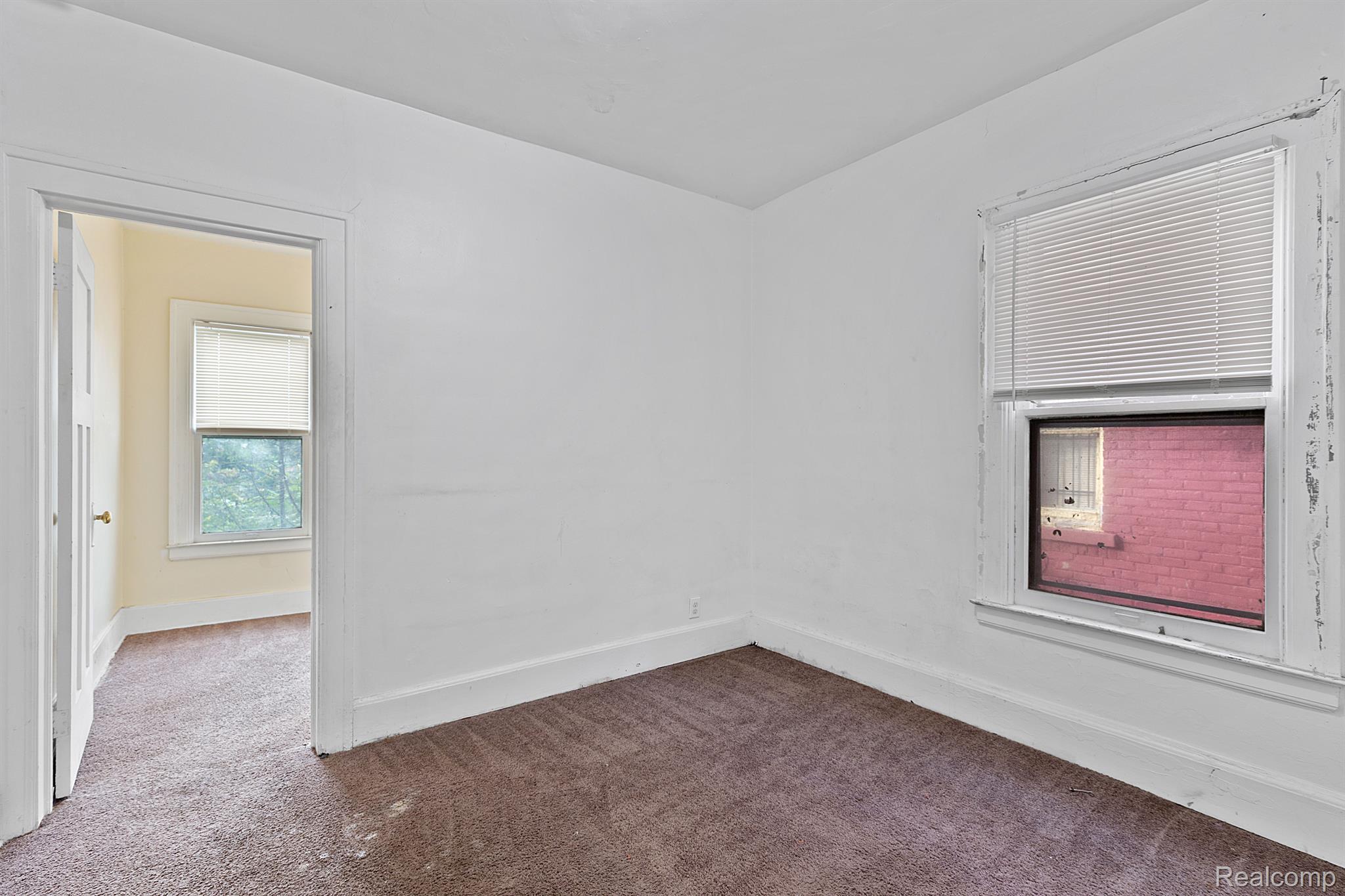 5065 LINSDALE Street