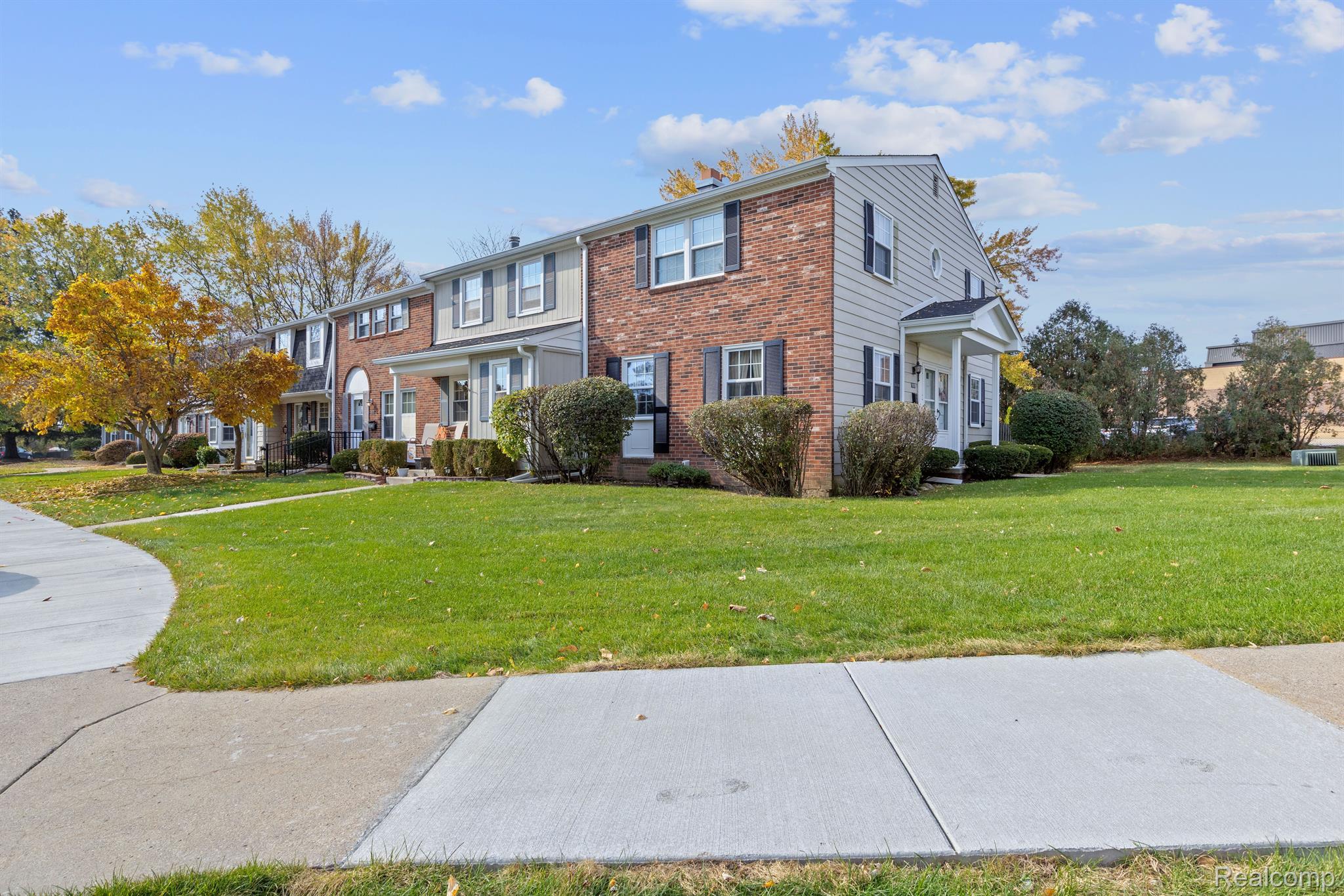 19919 SCHOOLHOUSE Court