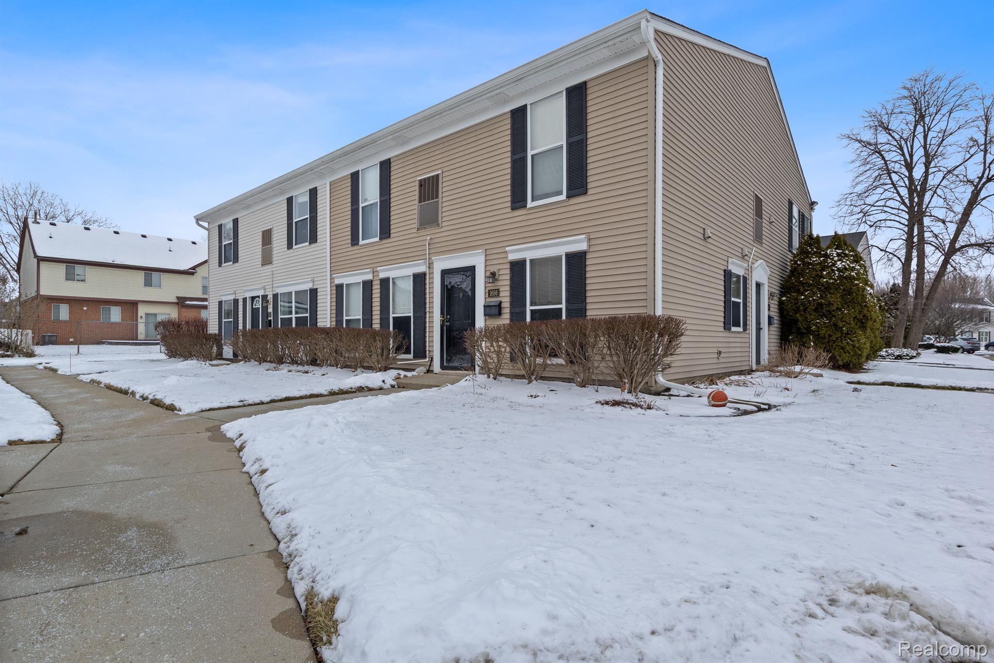 1684 ORCHARD Drive