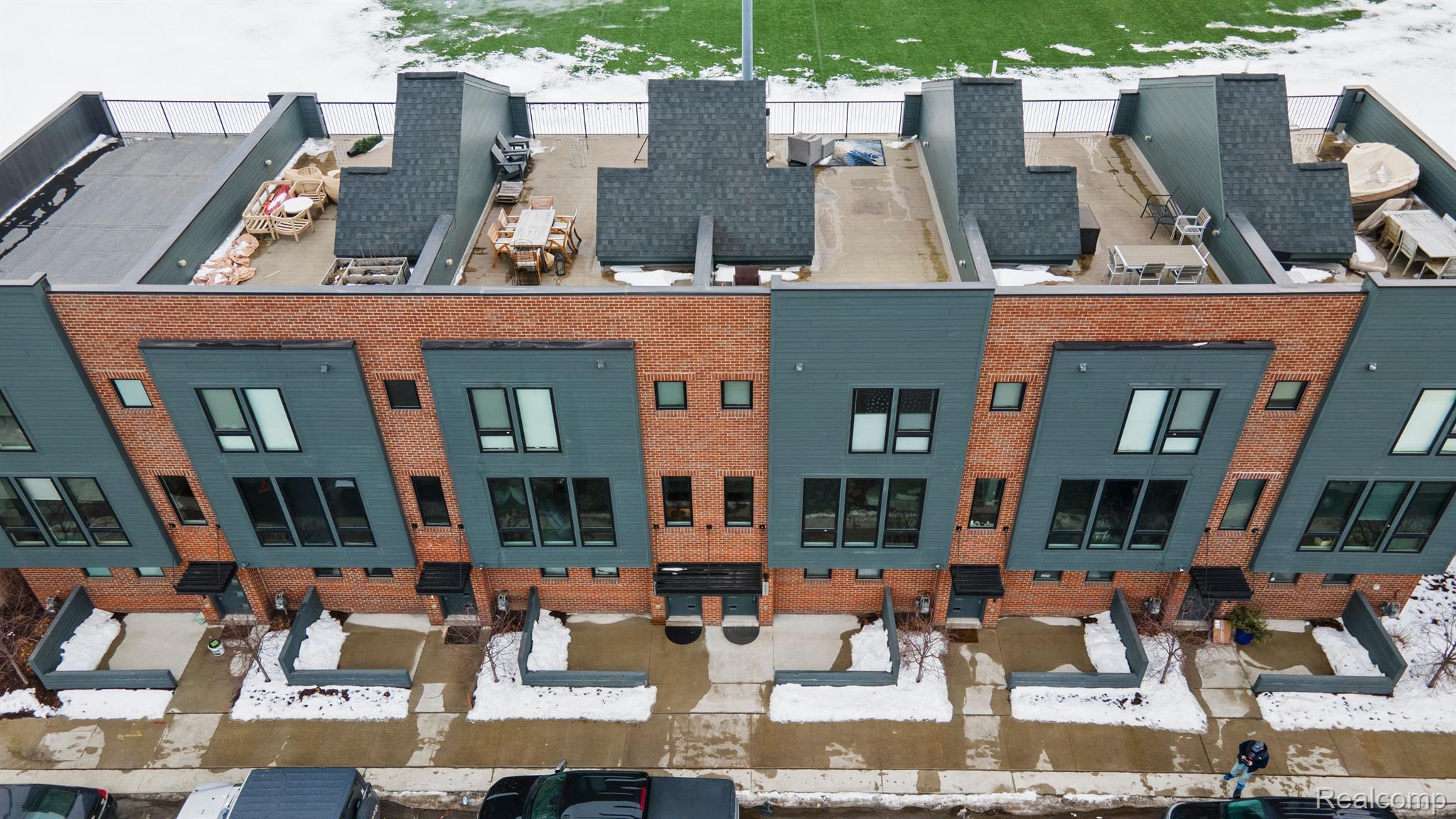 2221 TRUMBULL Street 6
