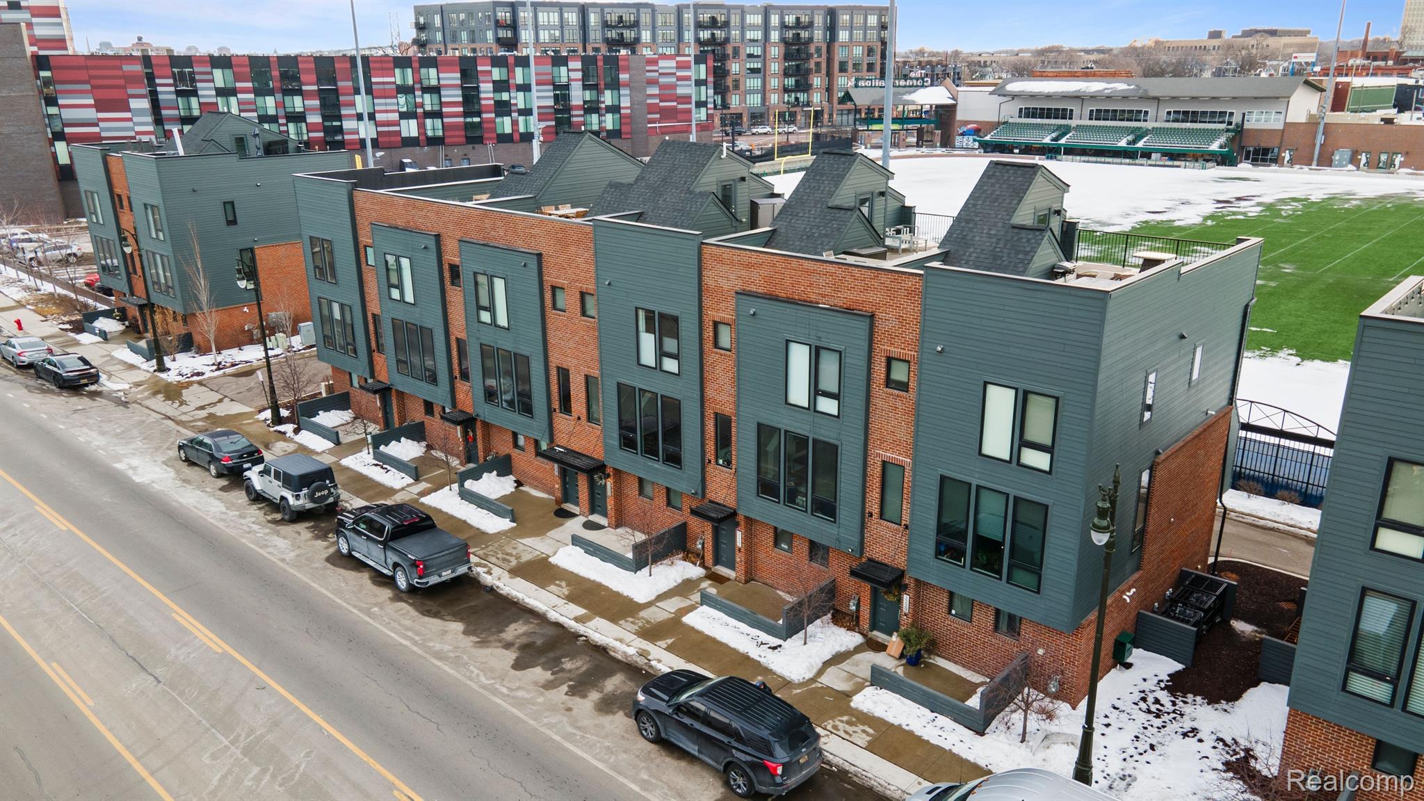 2221 TRUMBULL Street 6