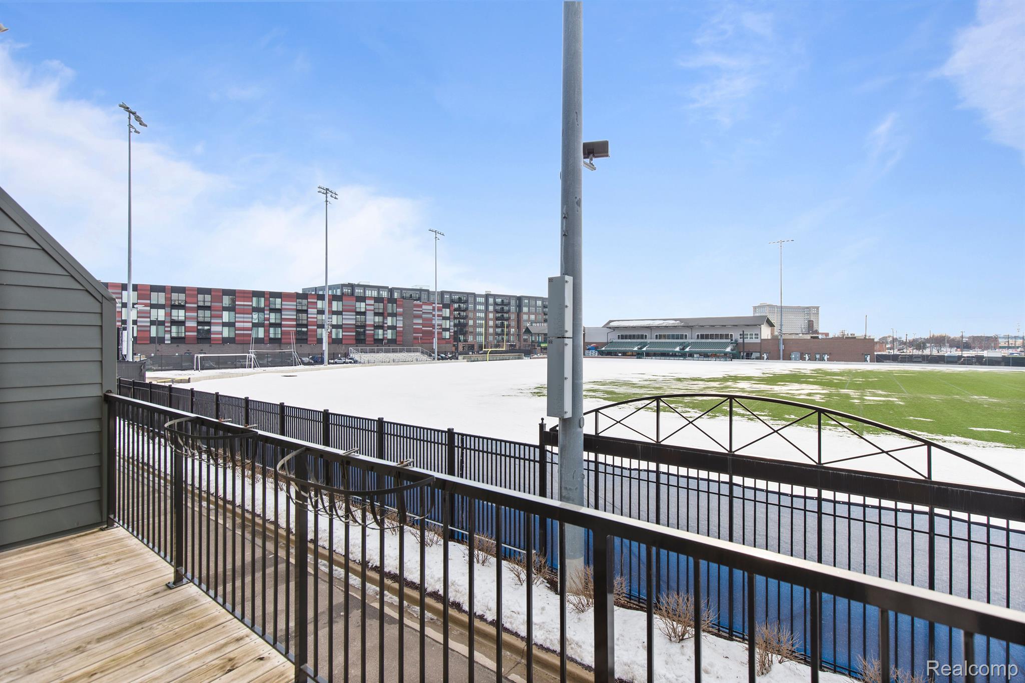 2221 TRUMBULL Street 6