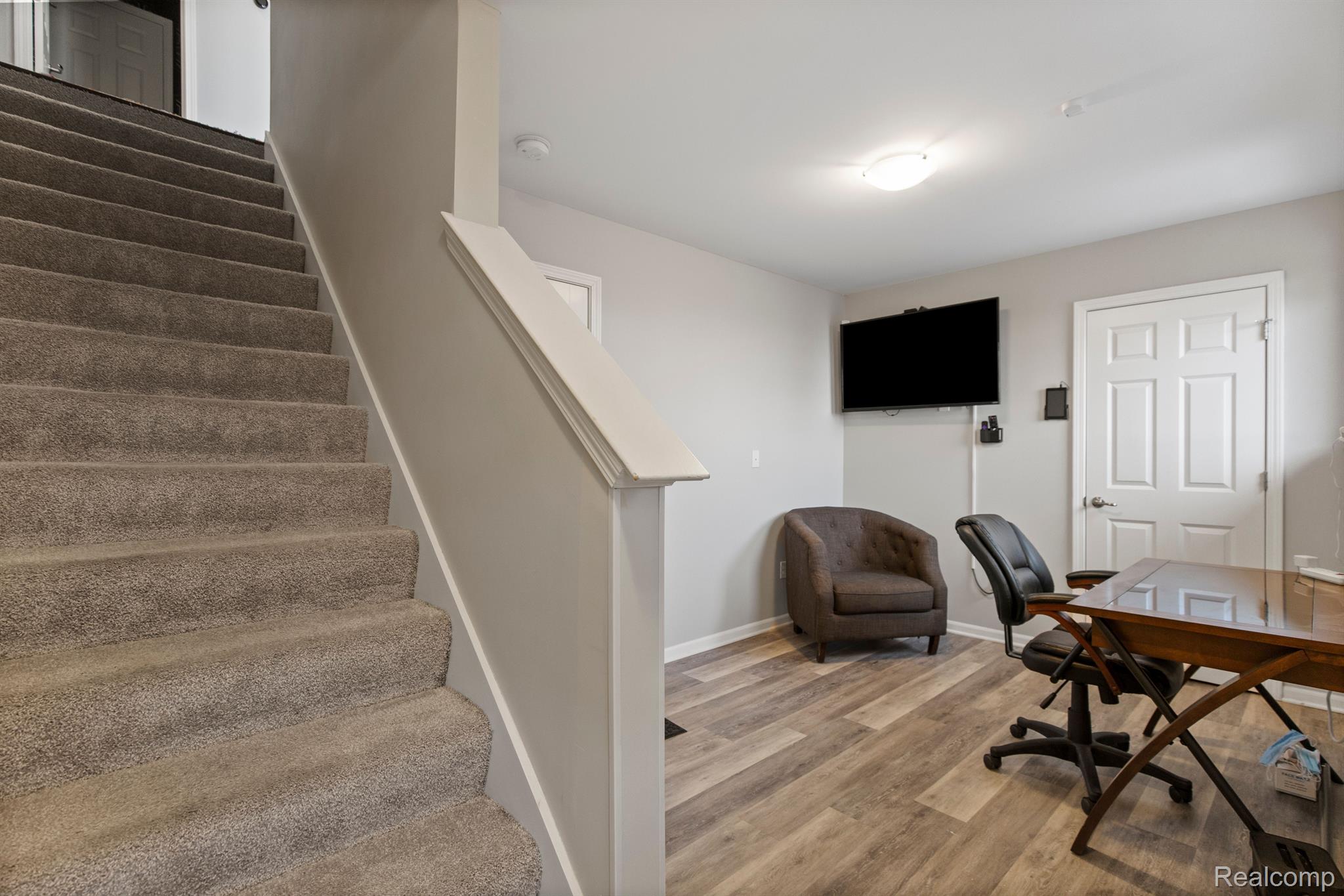 2221 TRUMBULL Street 6