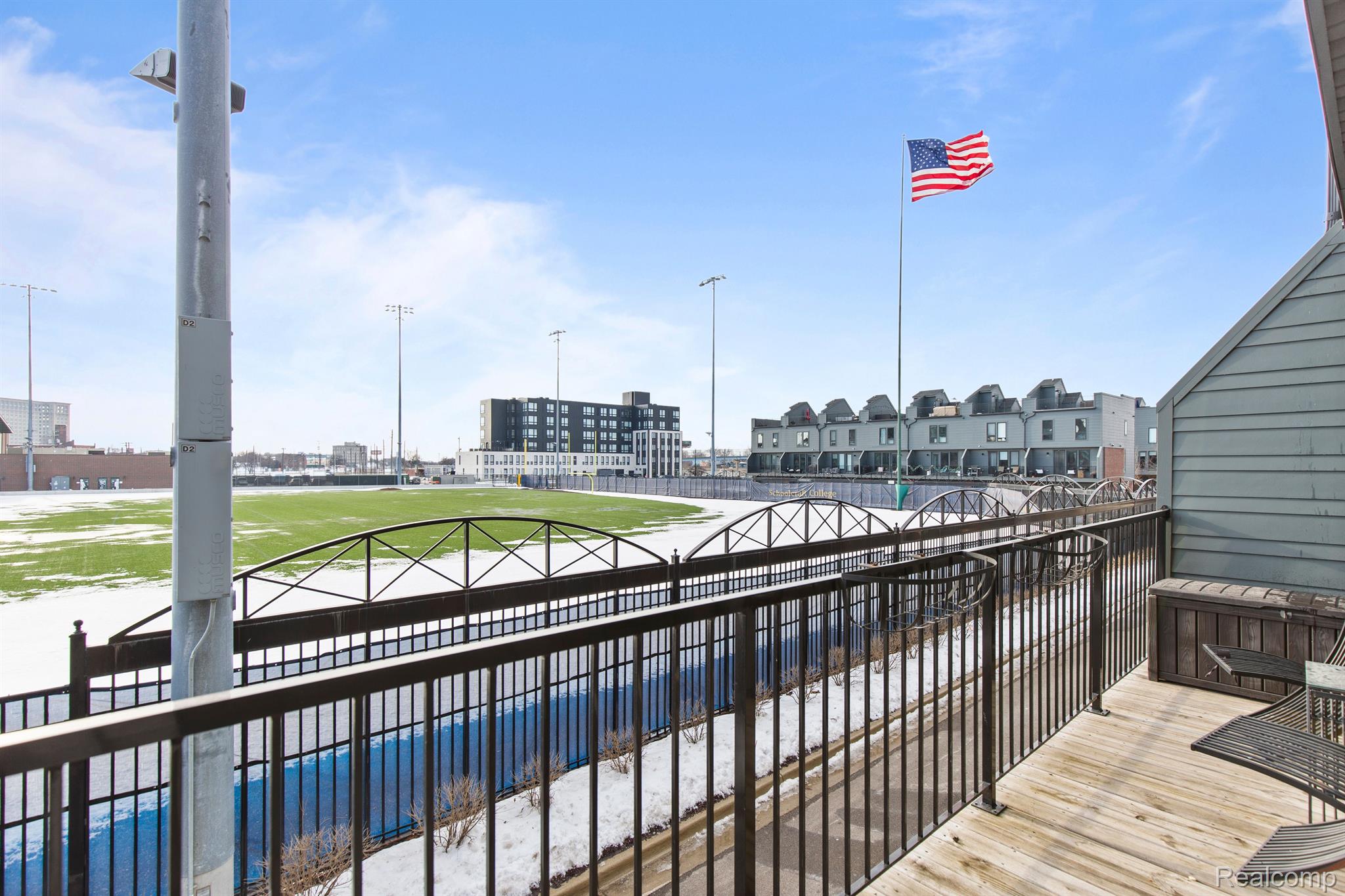 2221 TRUMBULL Street 6