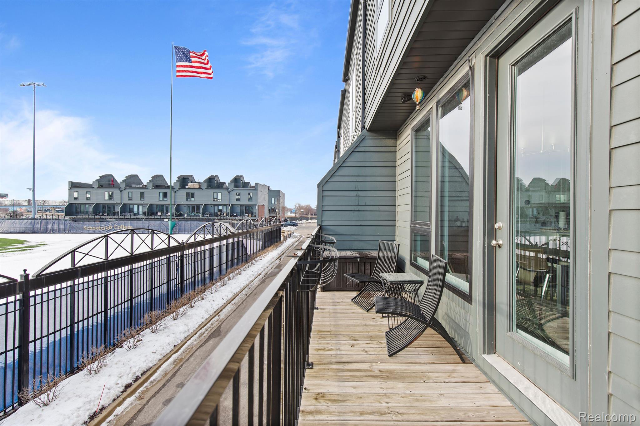 2221 TRUMBULL Street 6
