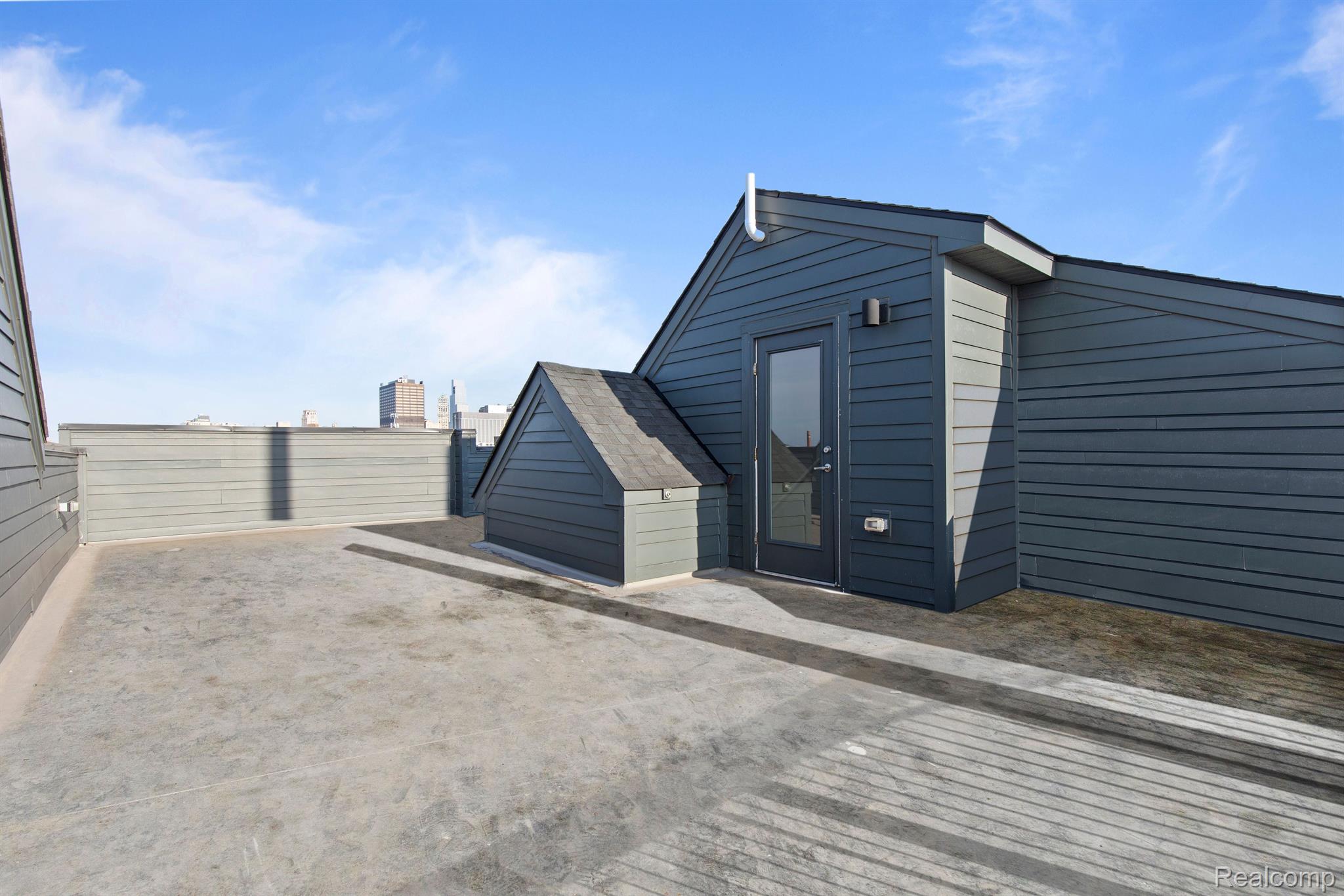 2221 TRUMBULL Street 6