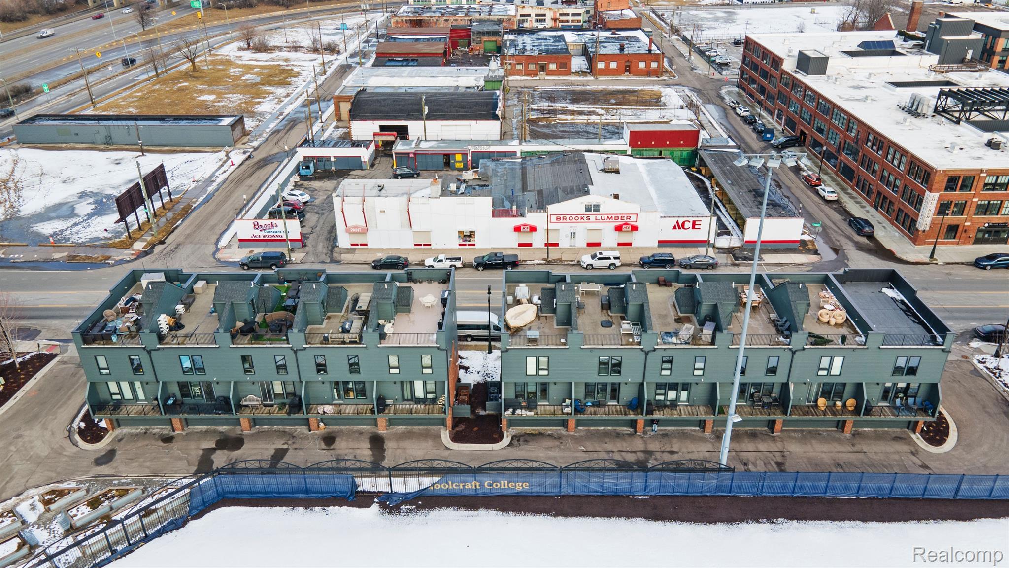 2221 TRUMBULL Street 6