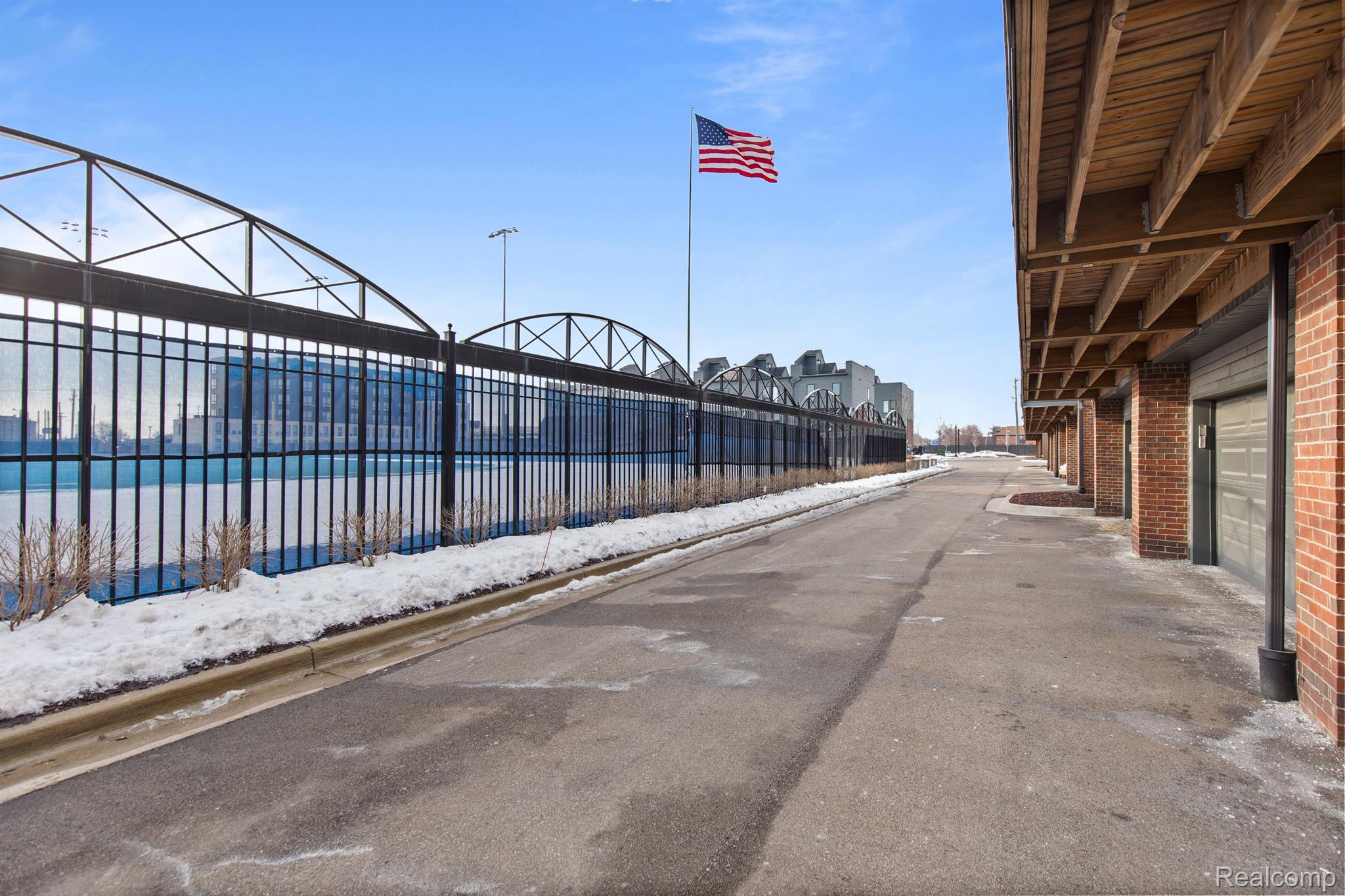 2221 TRUMBULL Street 6