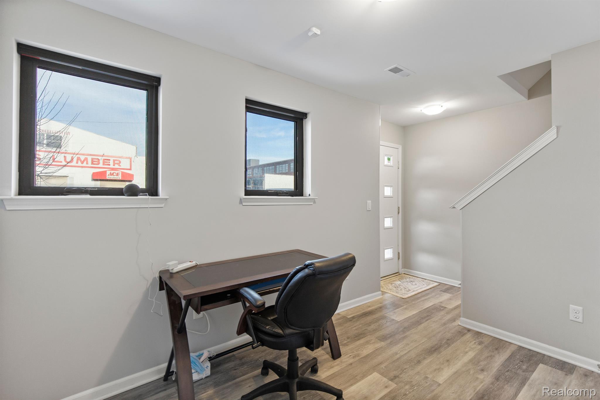 2221 TRUMBULL Street 6