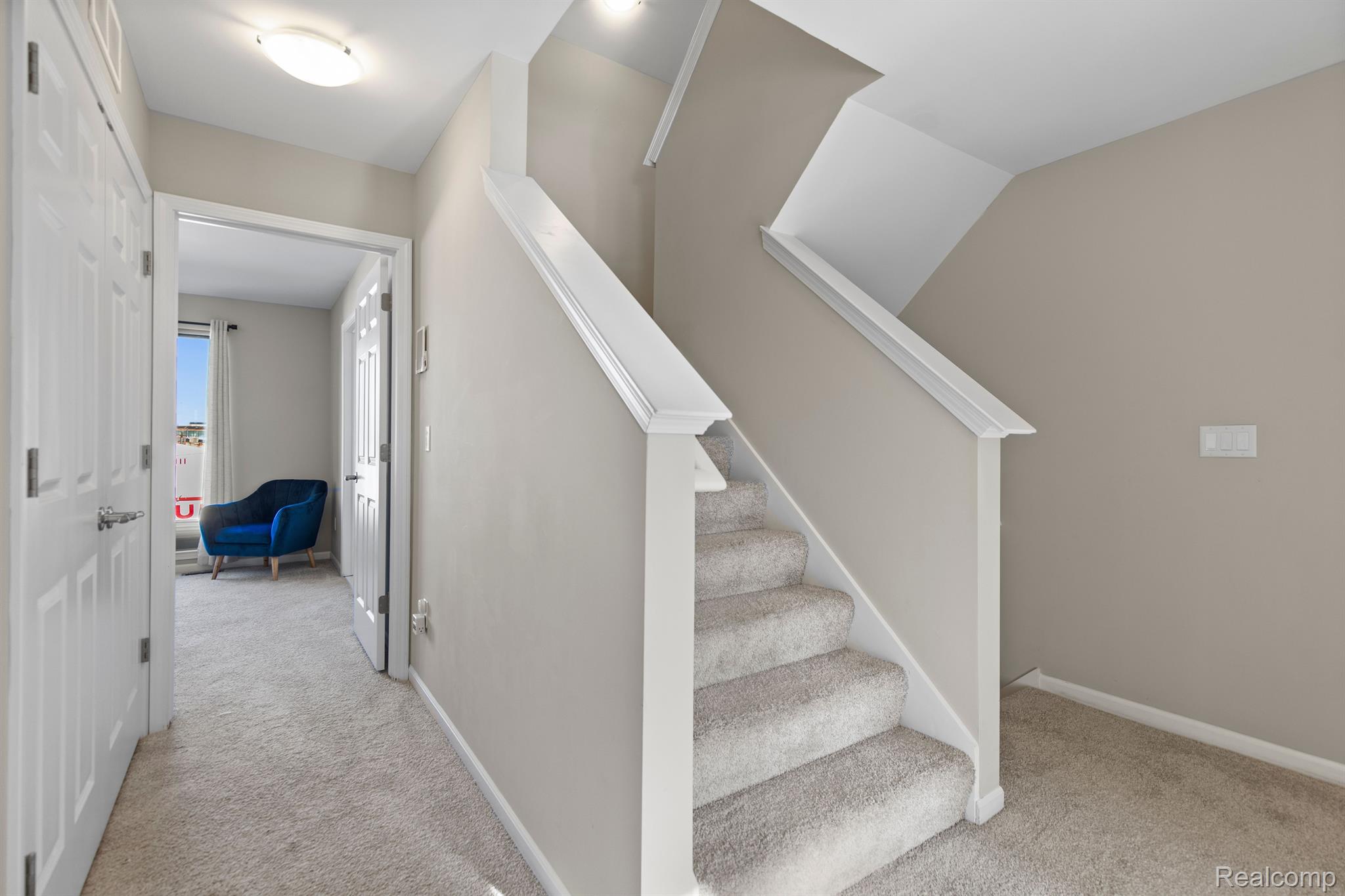 2221 TRUMBULL Street 6