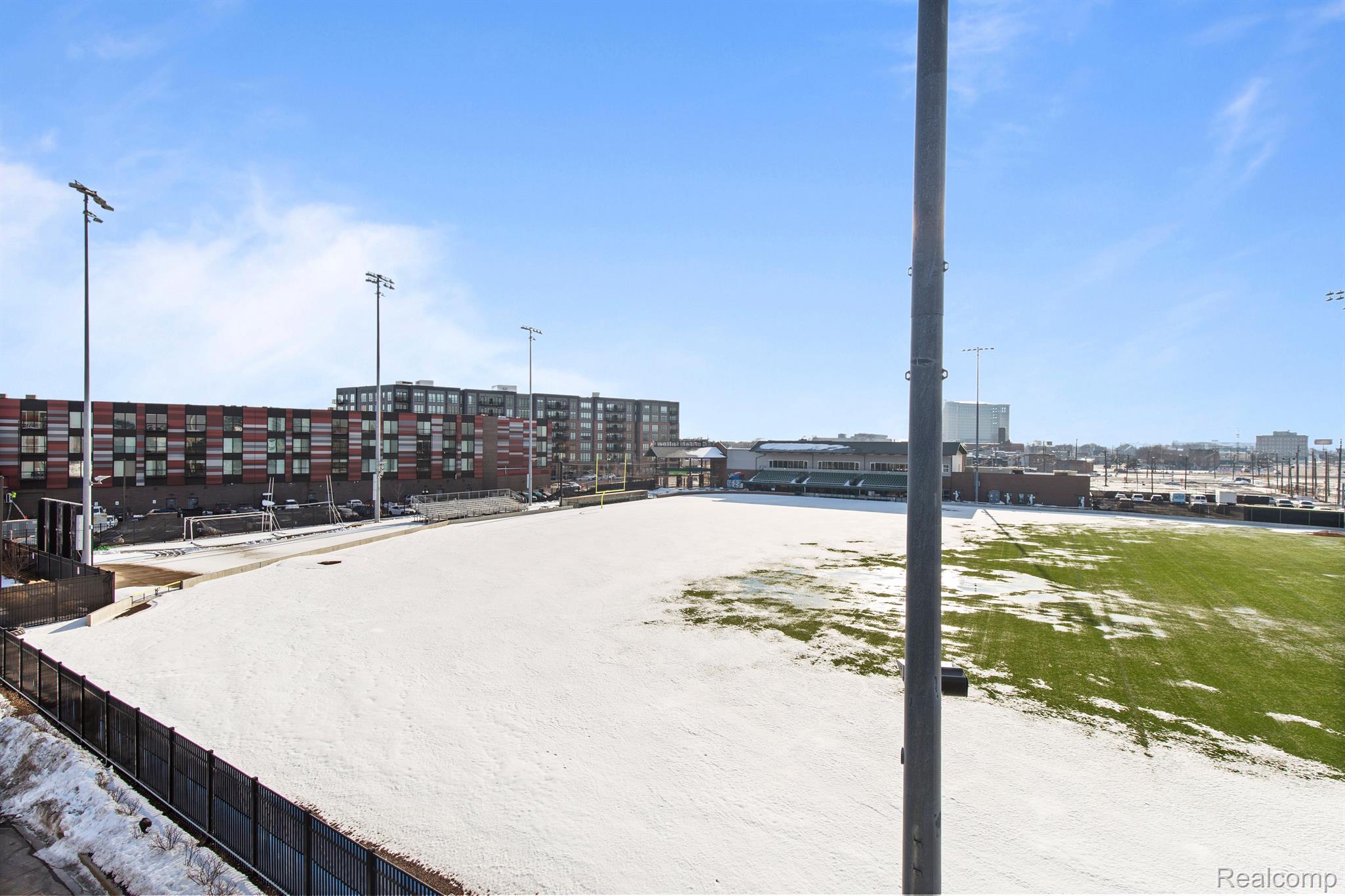 2221 TRUMBULL Street 6